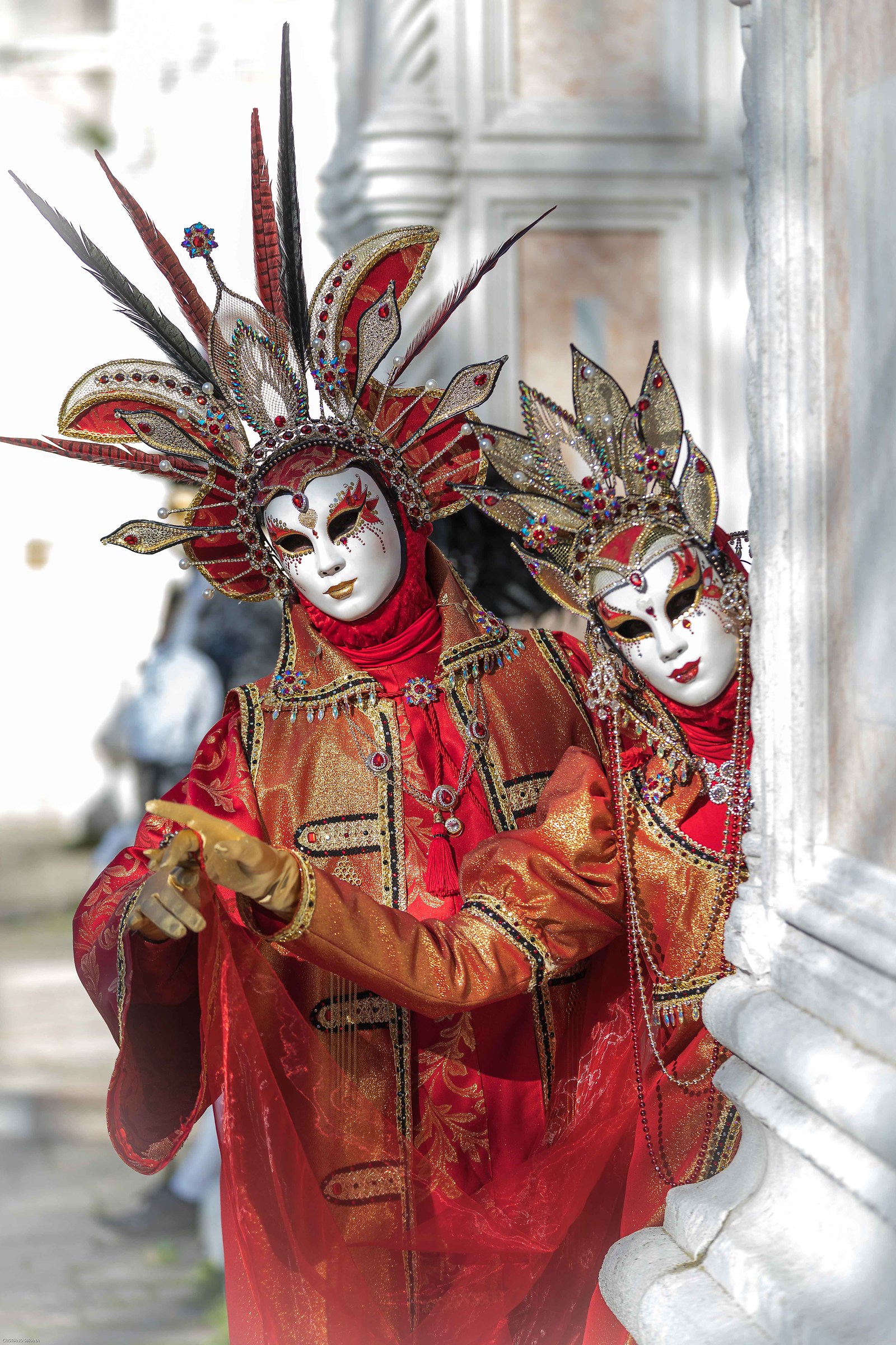 Sbucati da una colonna...