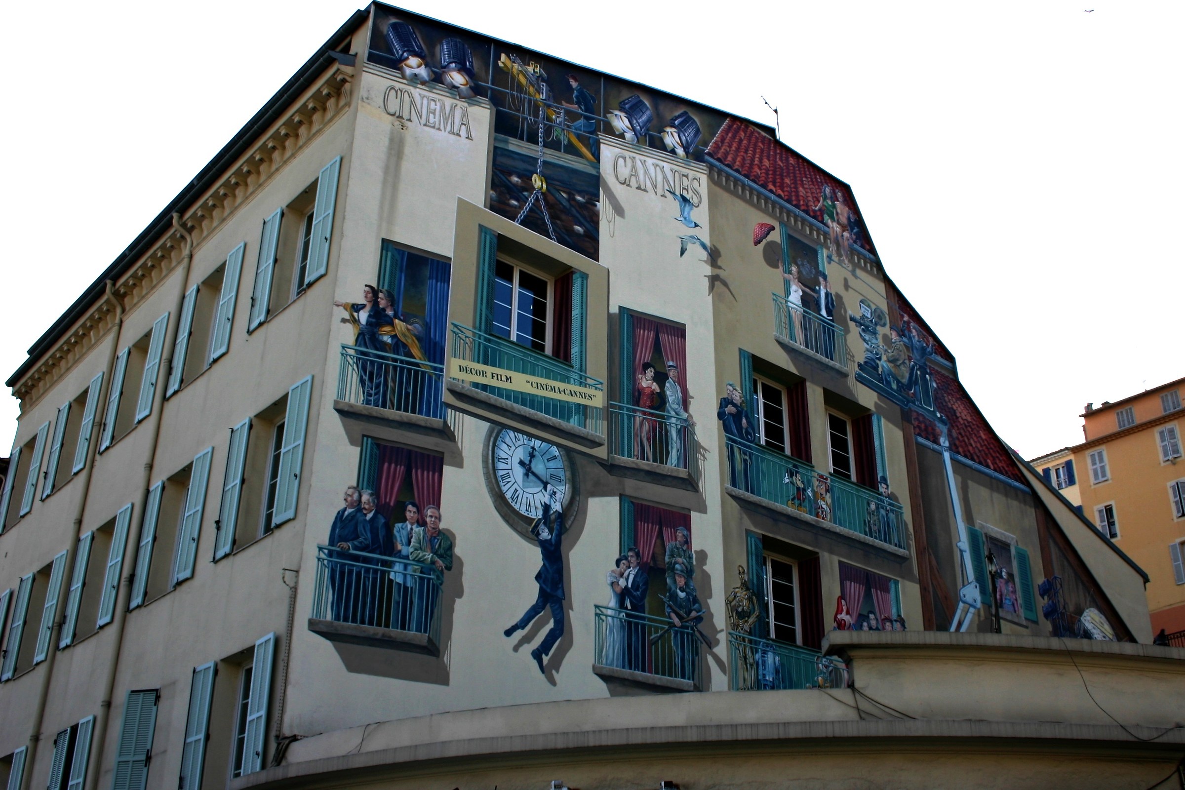 The painted house that celebrates cinema in Cannes