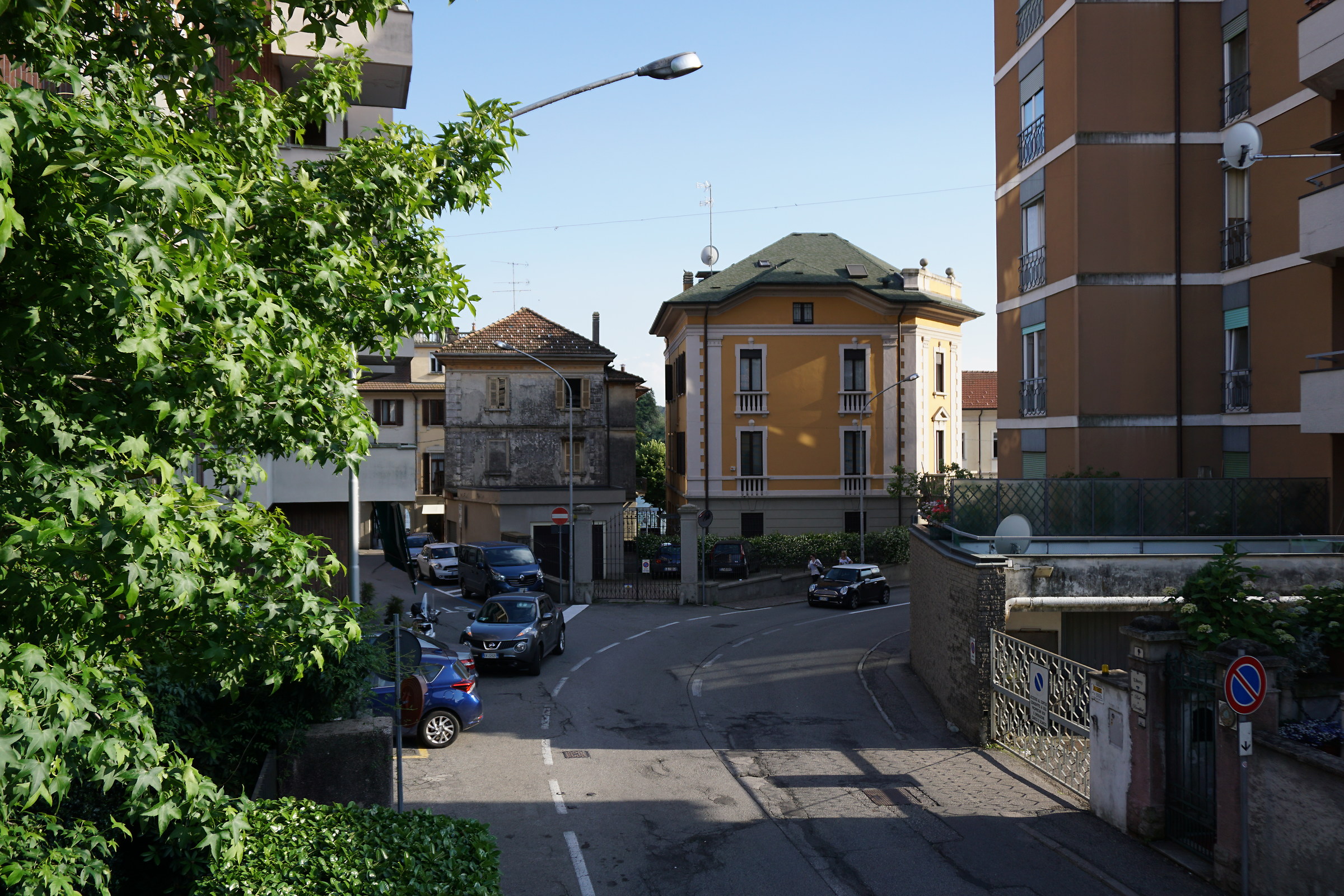 Comparison Sigma 19 / 2.8 with Sony 16-50 to 19mm - 2