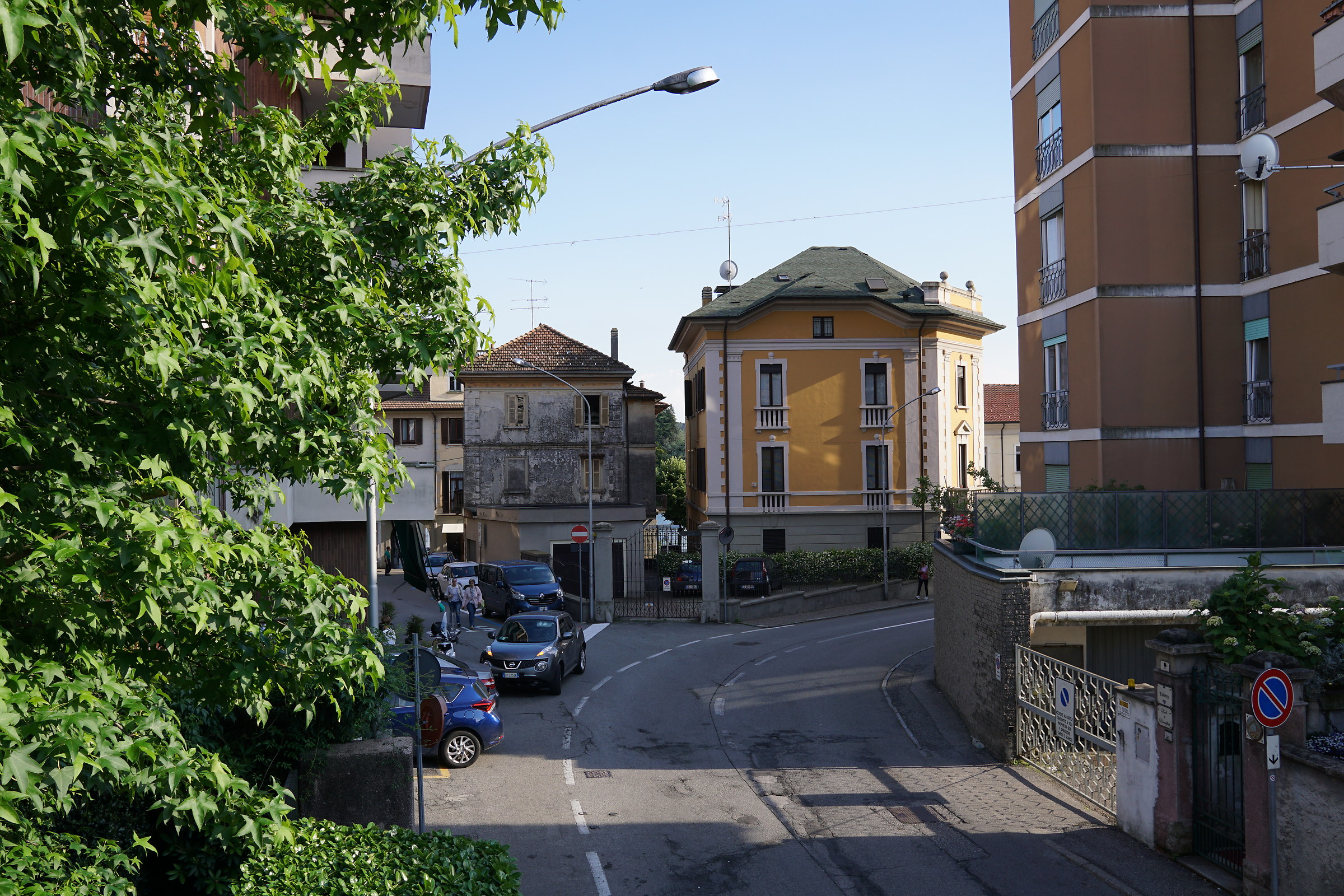 Comparison Sigma 19 / 2.8 with Sony 16-50 to 19mm - 3