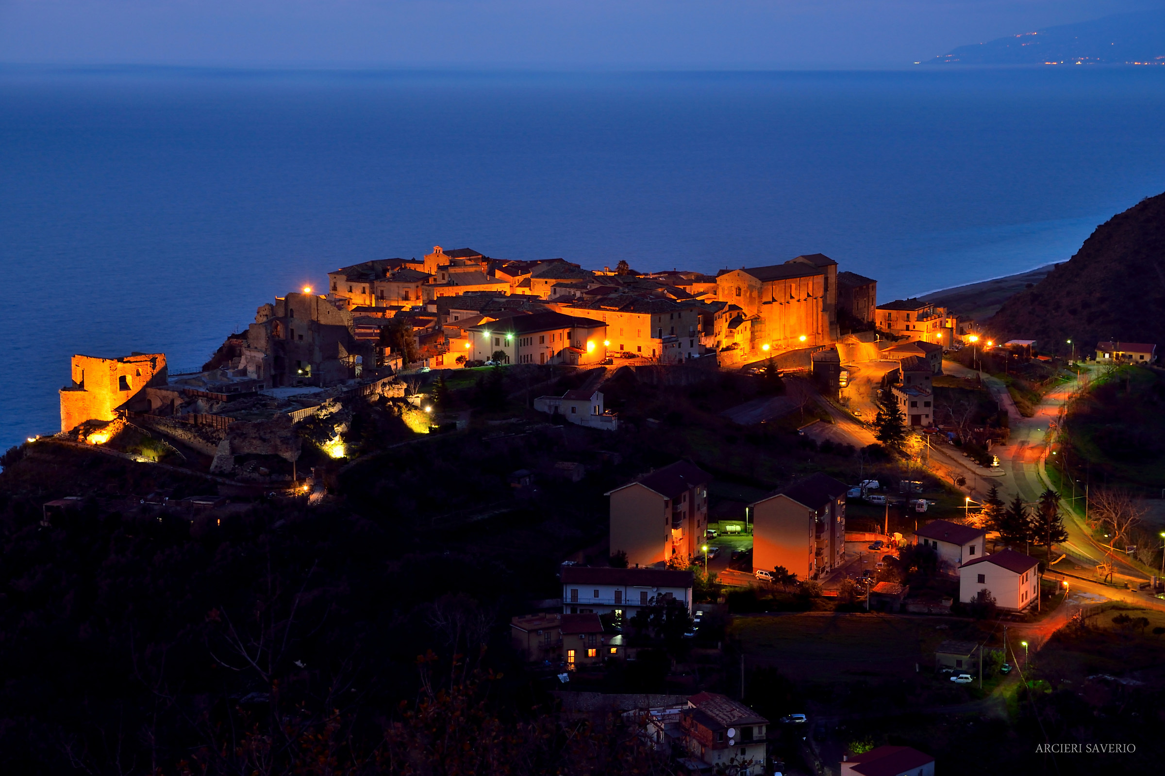 Fiumfreddo Bruzio Cs The lights of the evening light up