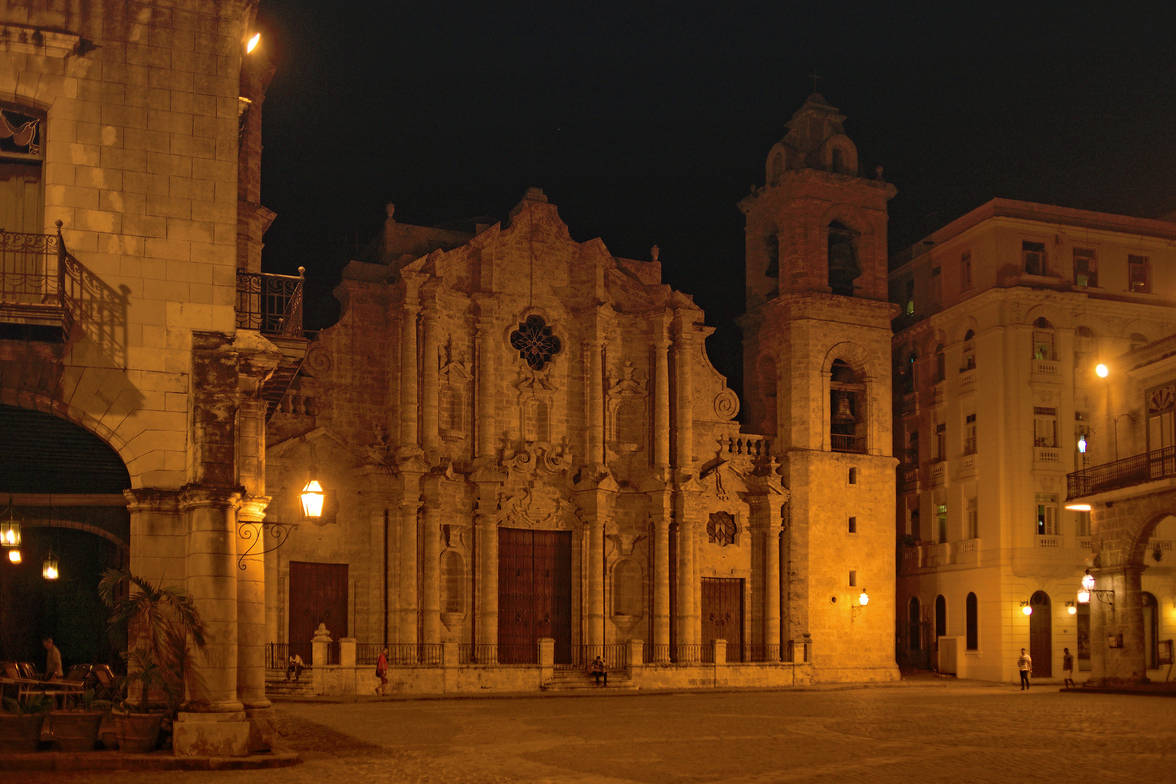 Cattedrale San Cristobal dell'Avana di notte