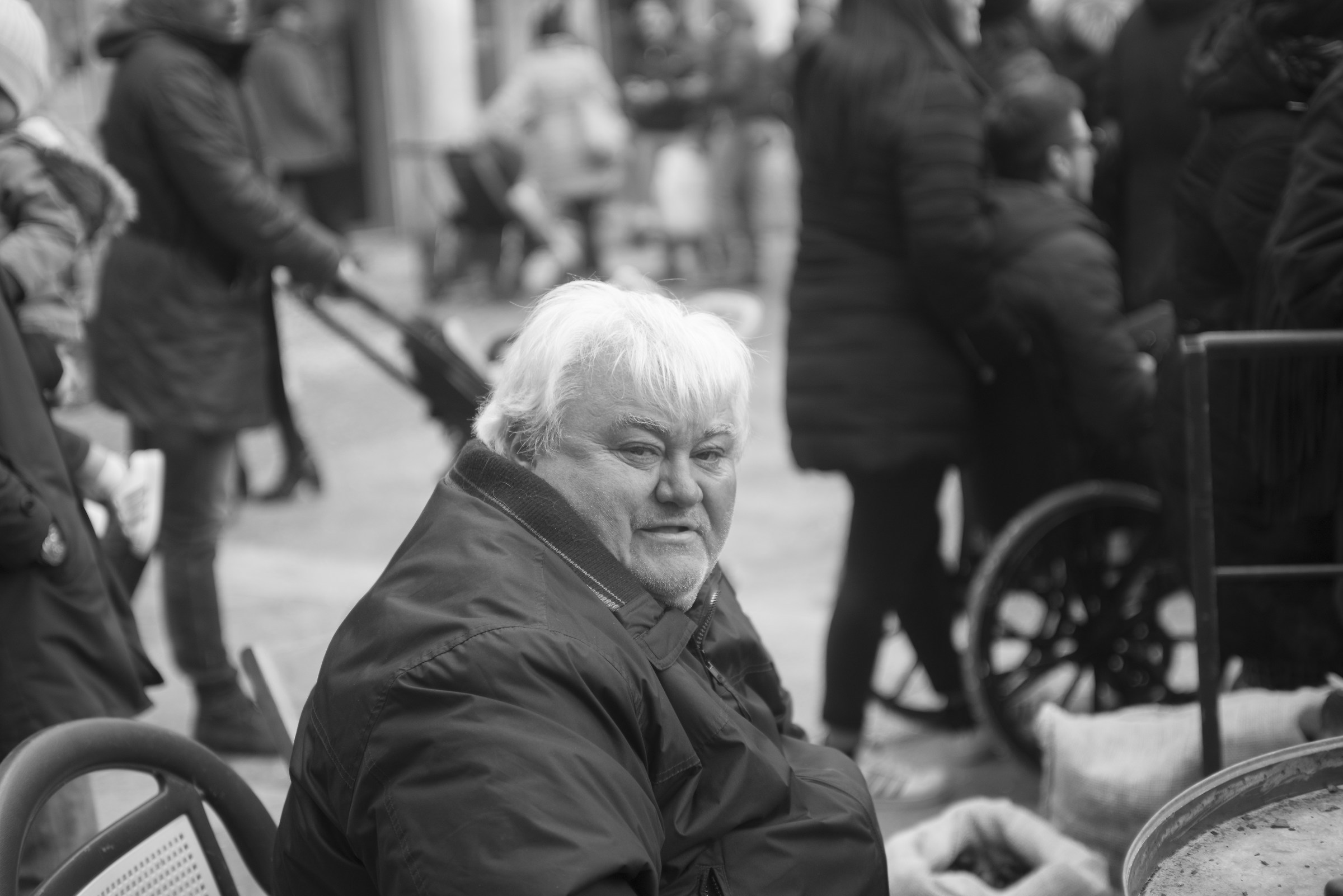 The chestnut seller distracted