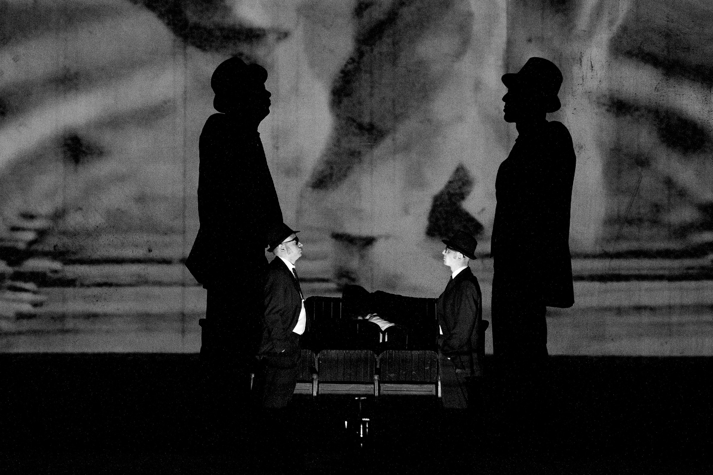 lights, shadows, actors .......