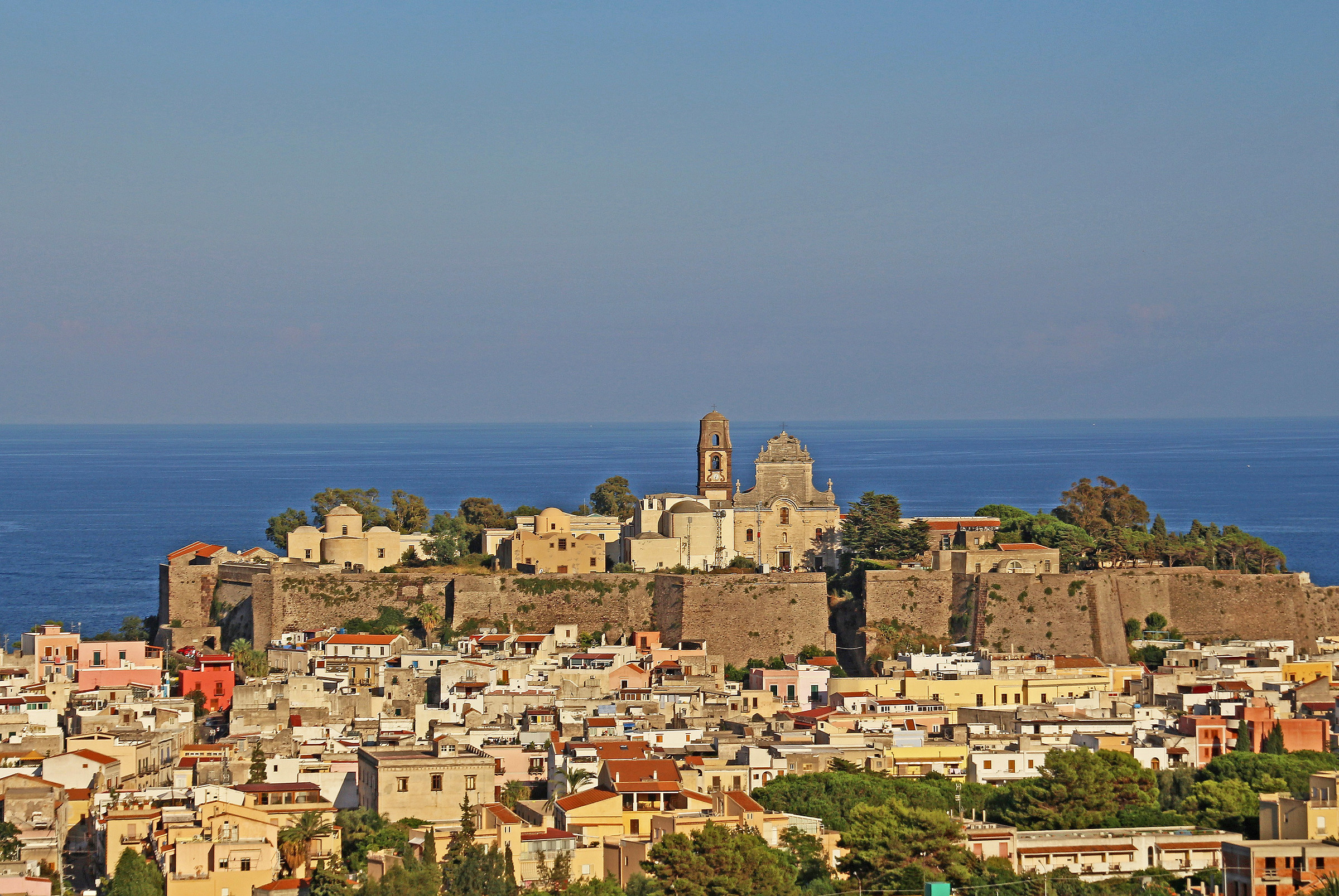 Lipari (Eolie): La rocca dall'alto
