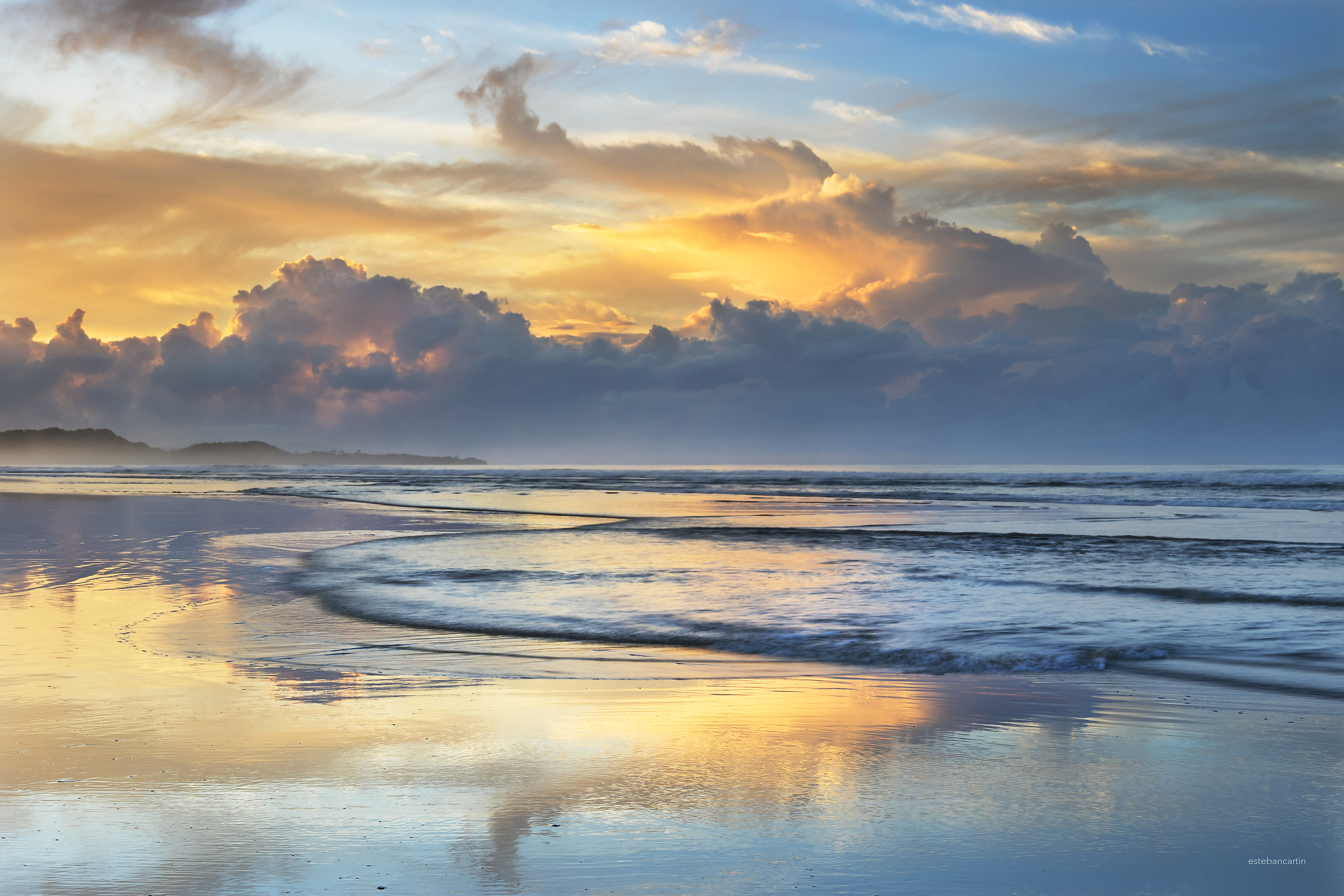 the dawn at playa Coyote