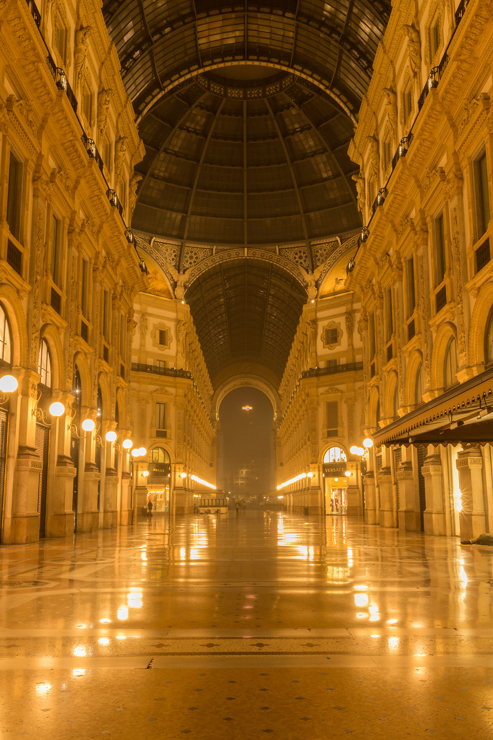Milano - Galleria Vittorio Emanuele (6 a.m.)
