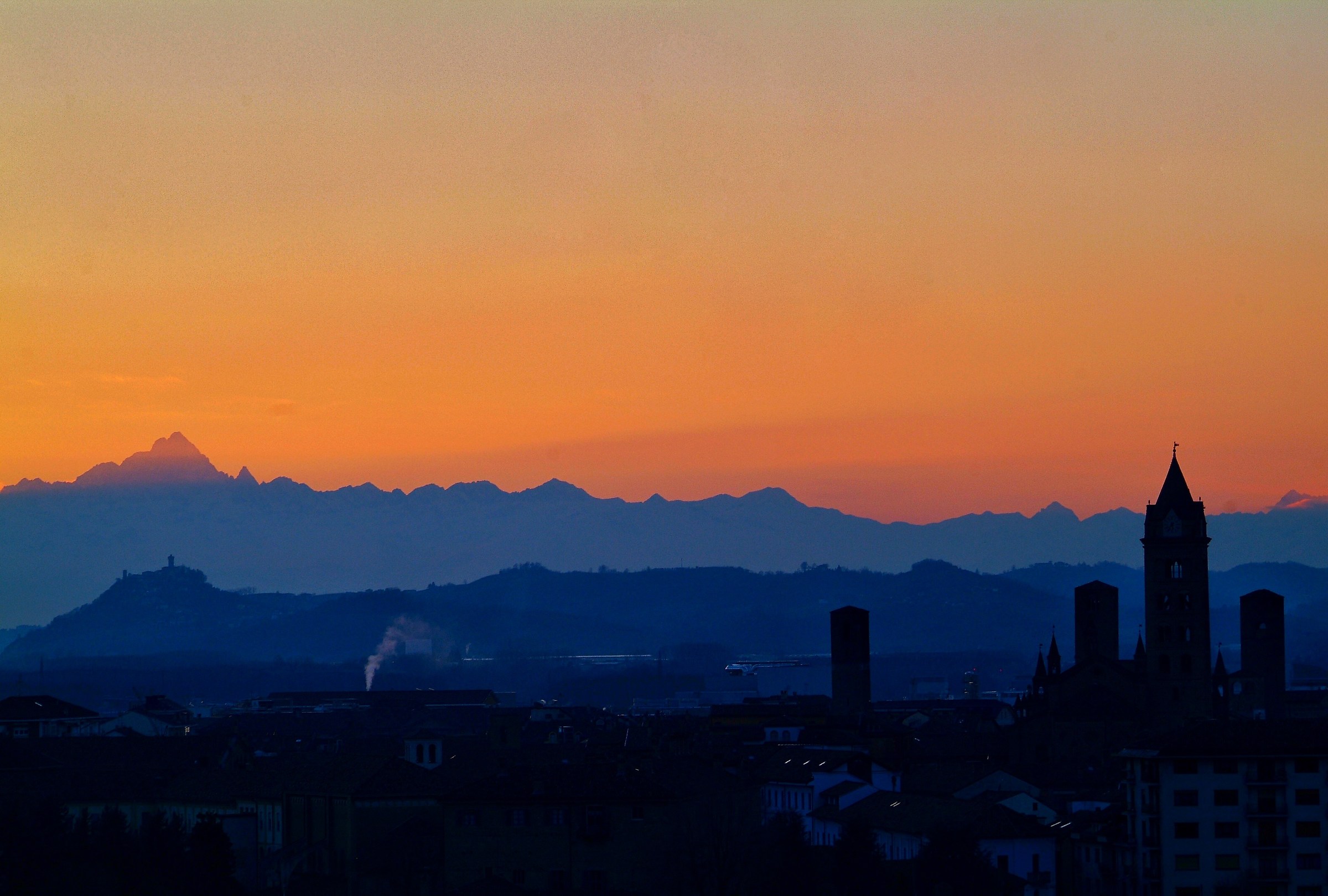 Veduta di Alba e le Langhe