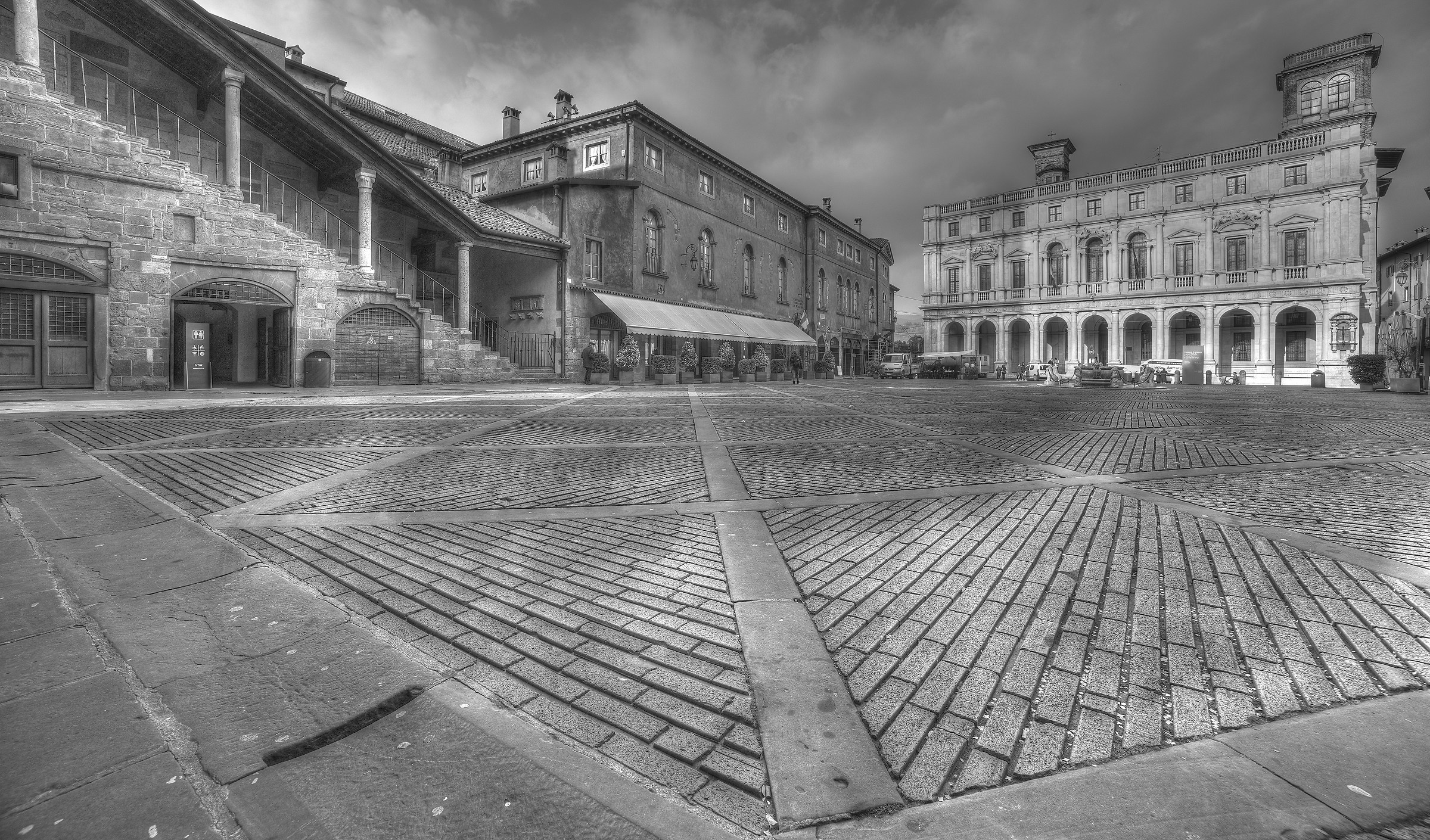 Piazza Vecchia II