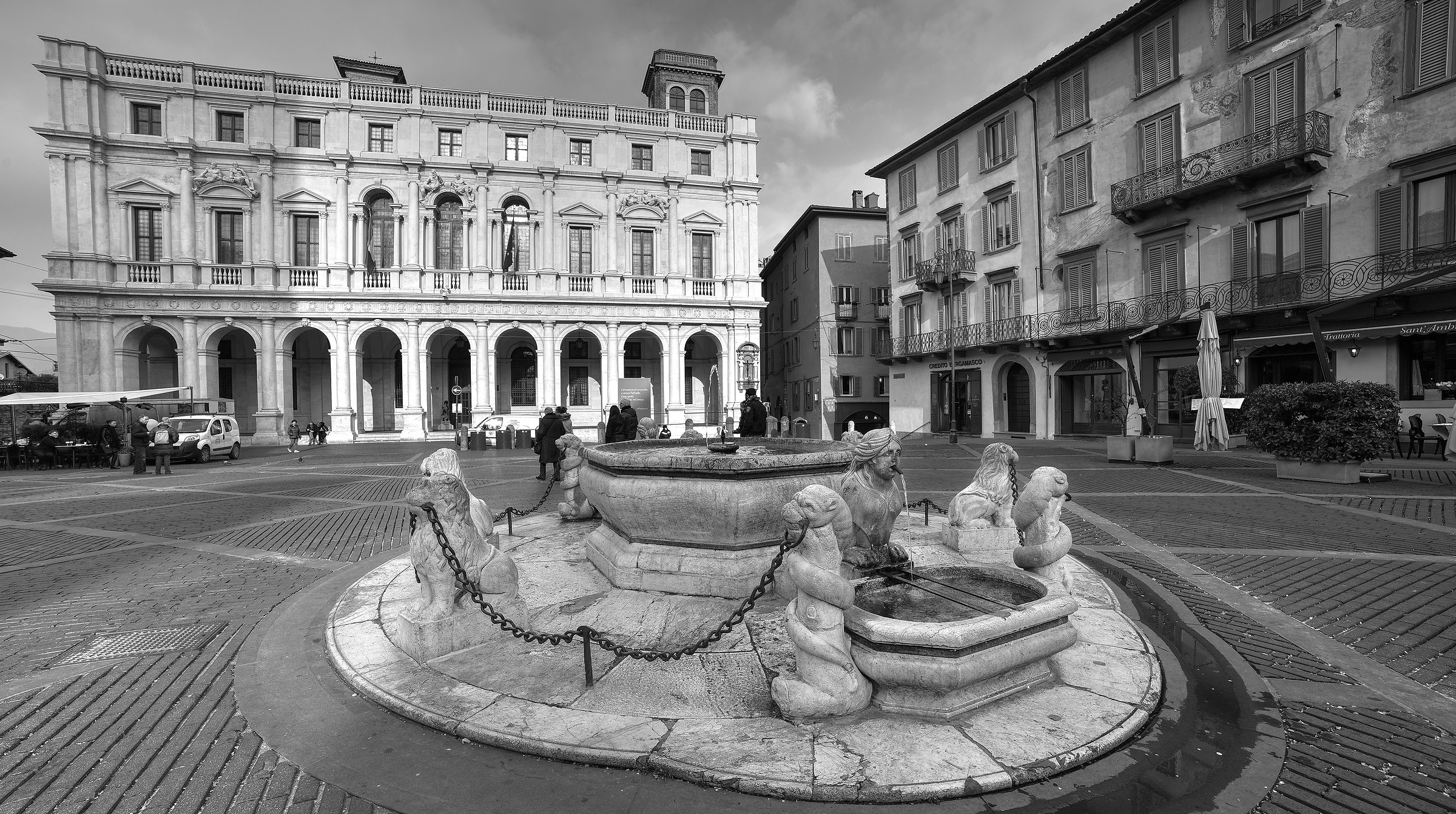 Piazza Vecchia III