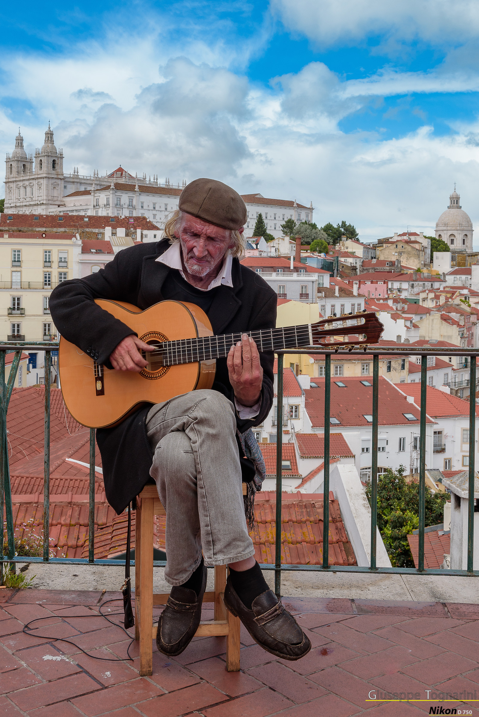a man, his guitar, his music ...