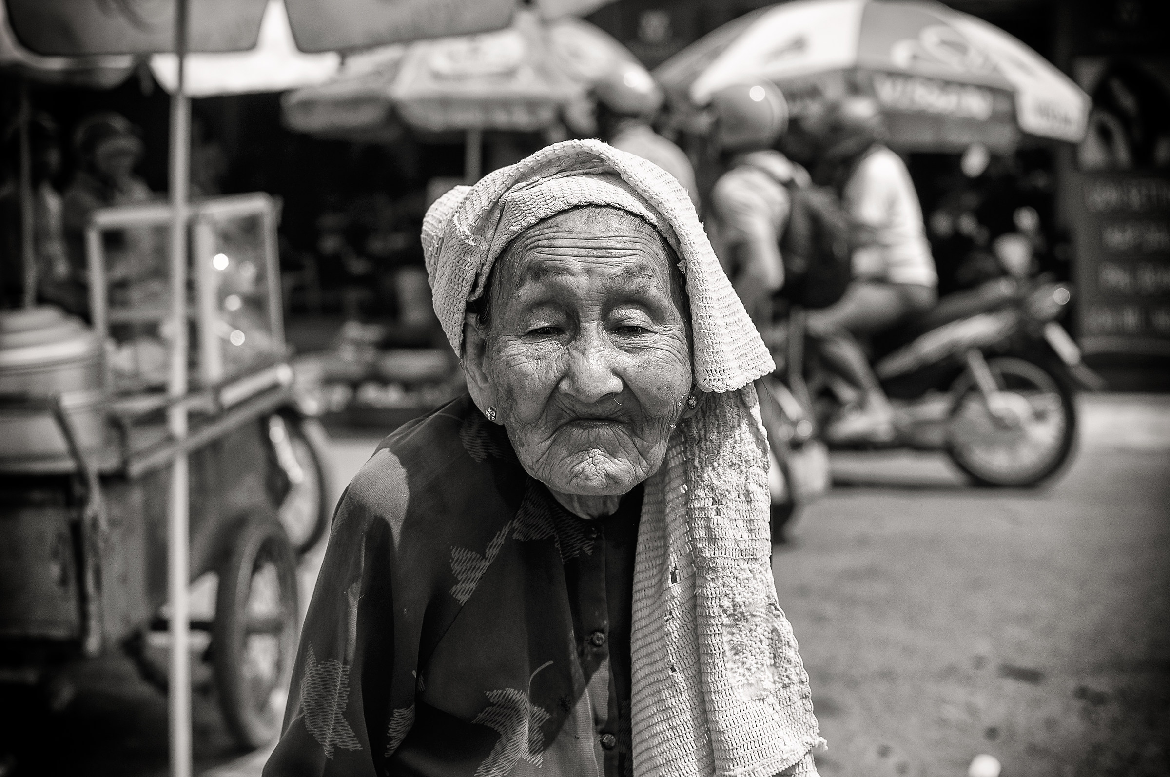 A wrinkle-free face is an inexpressive sky