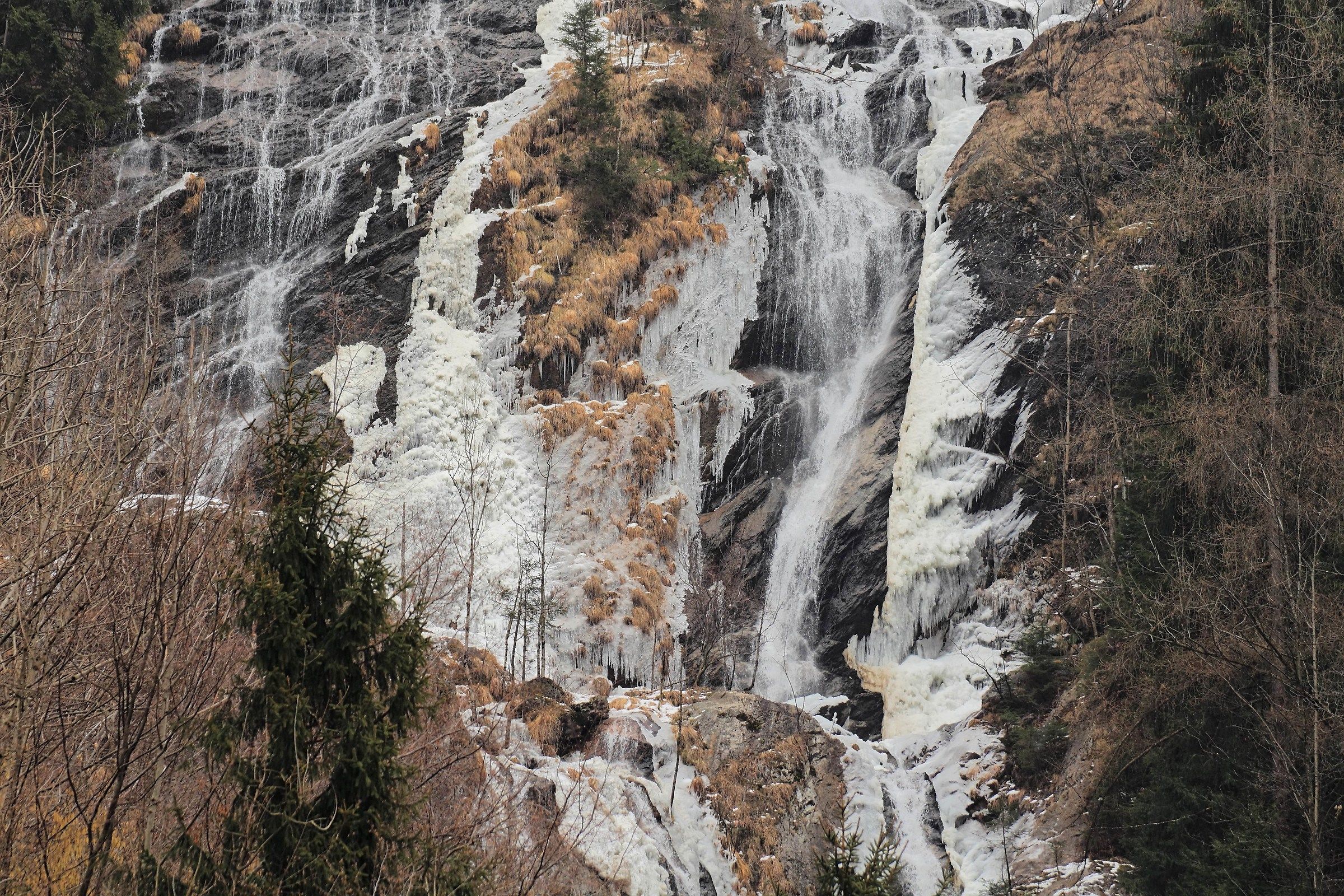 Glimpse of the La Borleggia waterfall