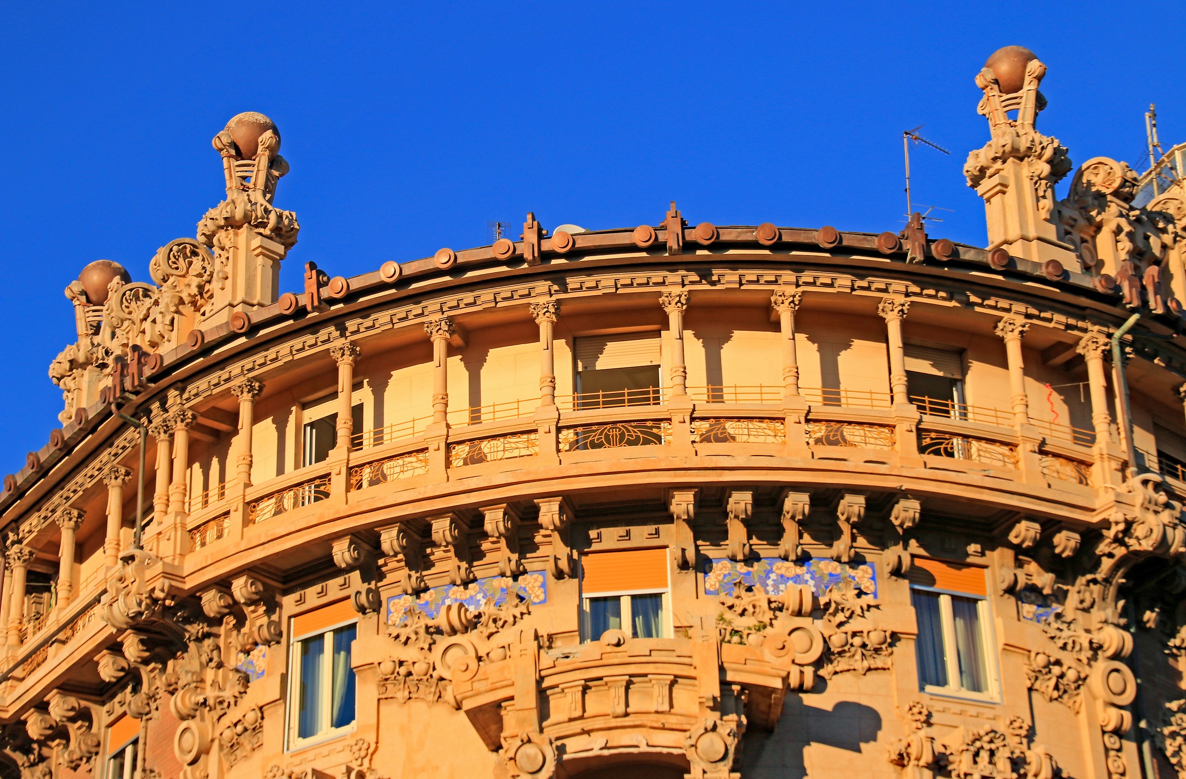Savona: Palazzo (Liberty) Delle Piane al tramonto
