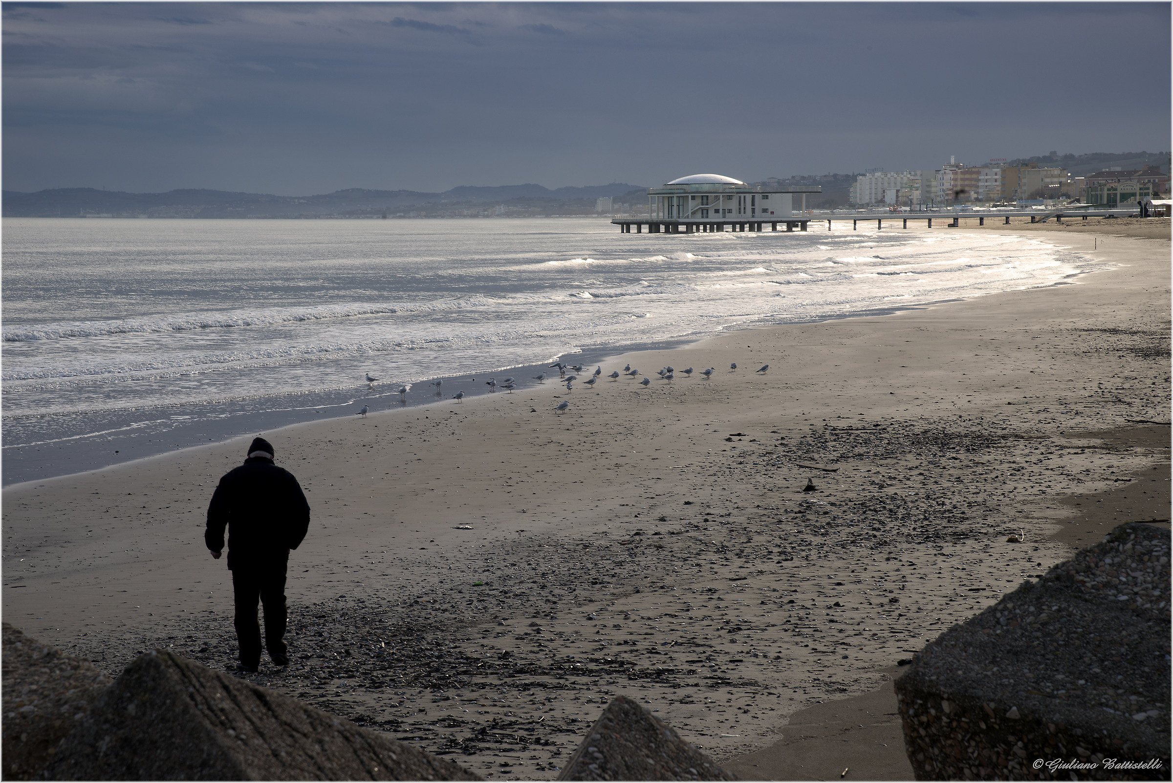 Two steps in the company of seagulls ...