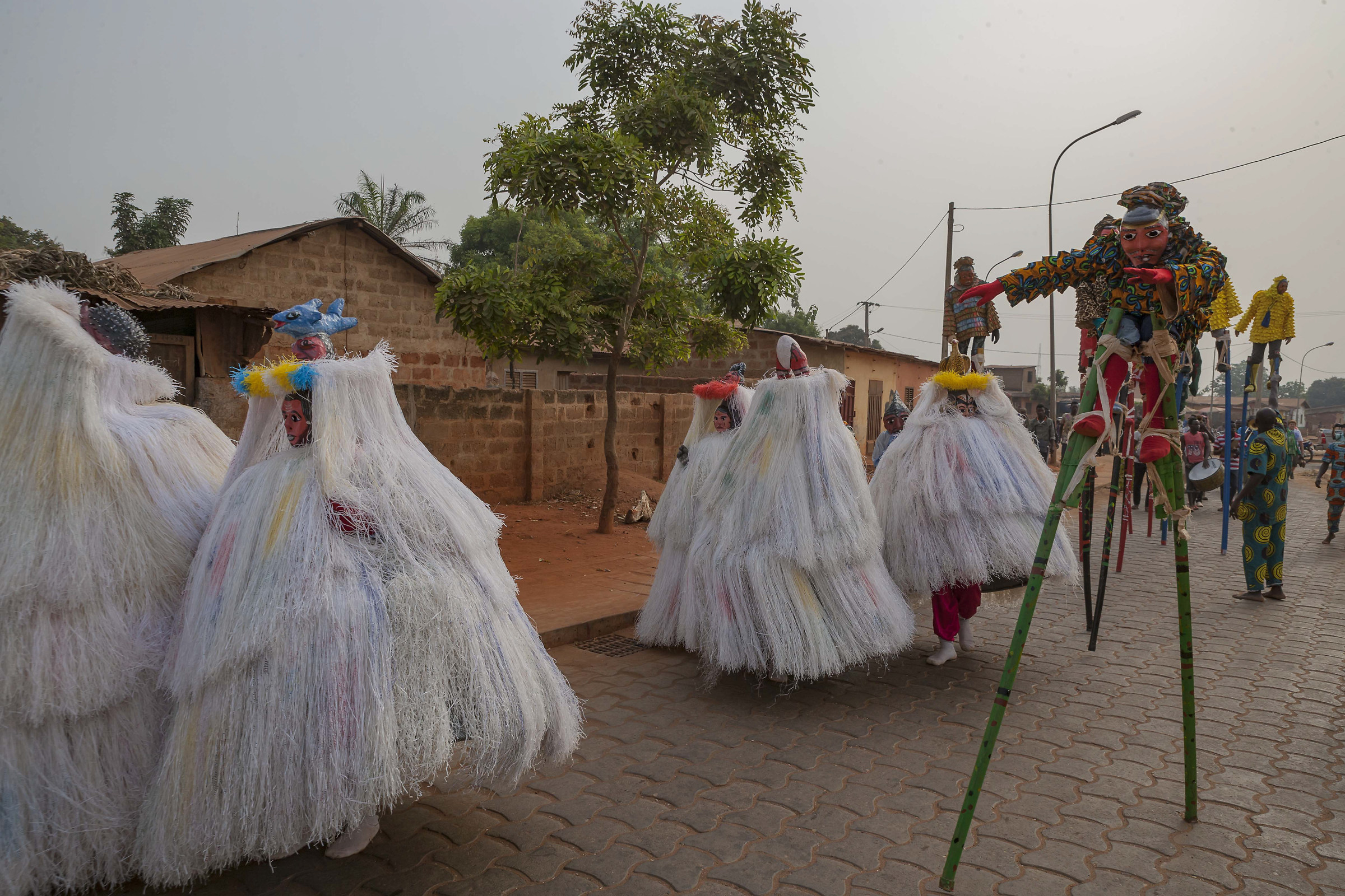 Benin:Abomey.danza Dei Trampoli