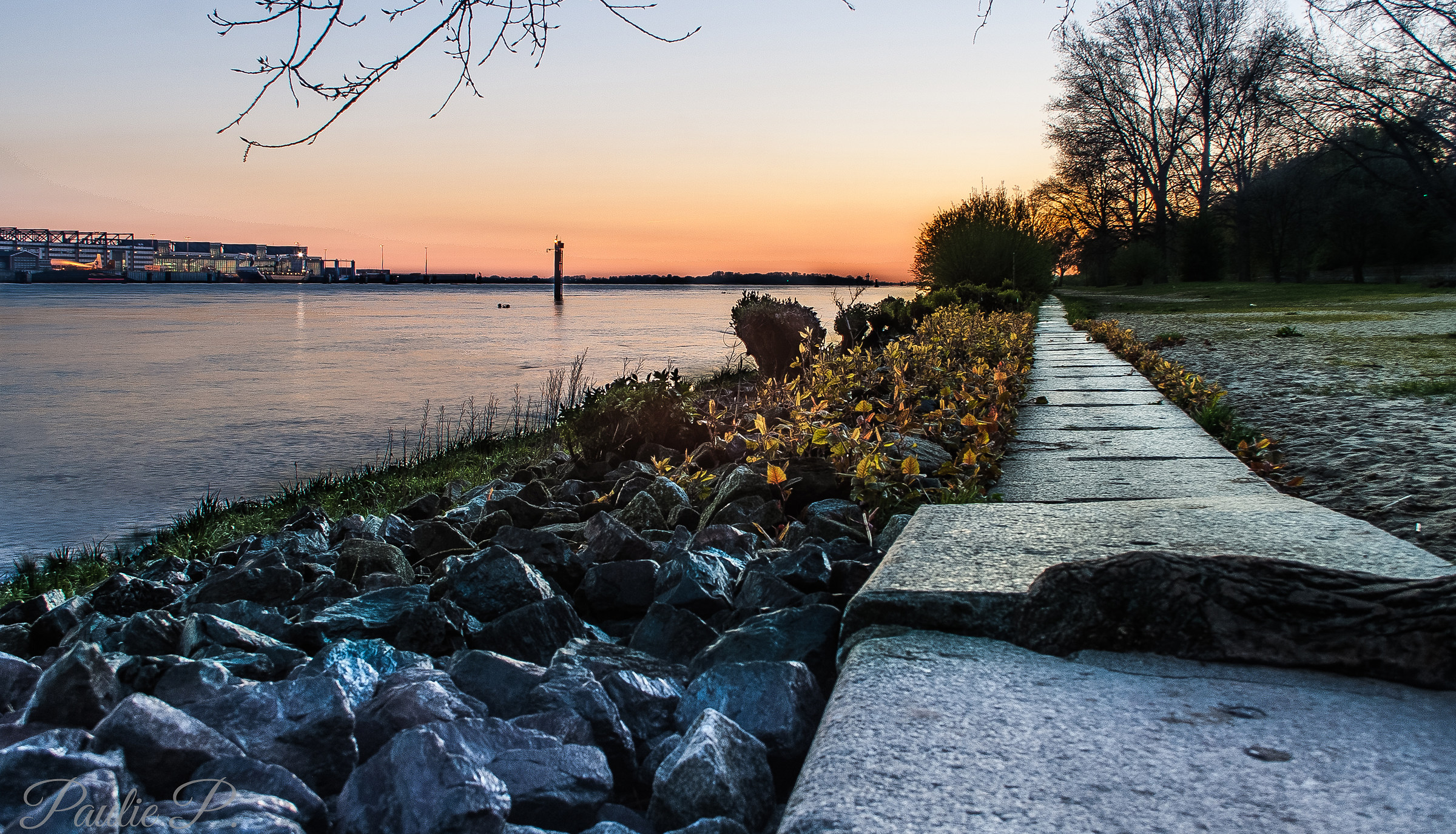 Sunset on the Elbe (2017)