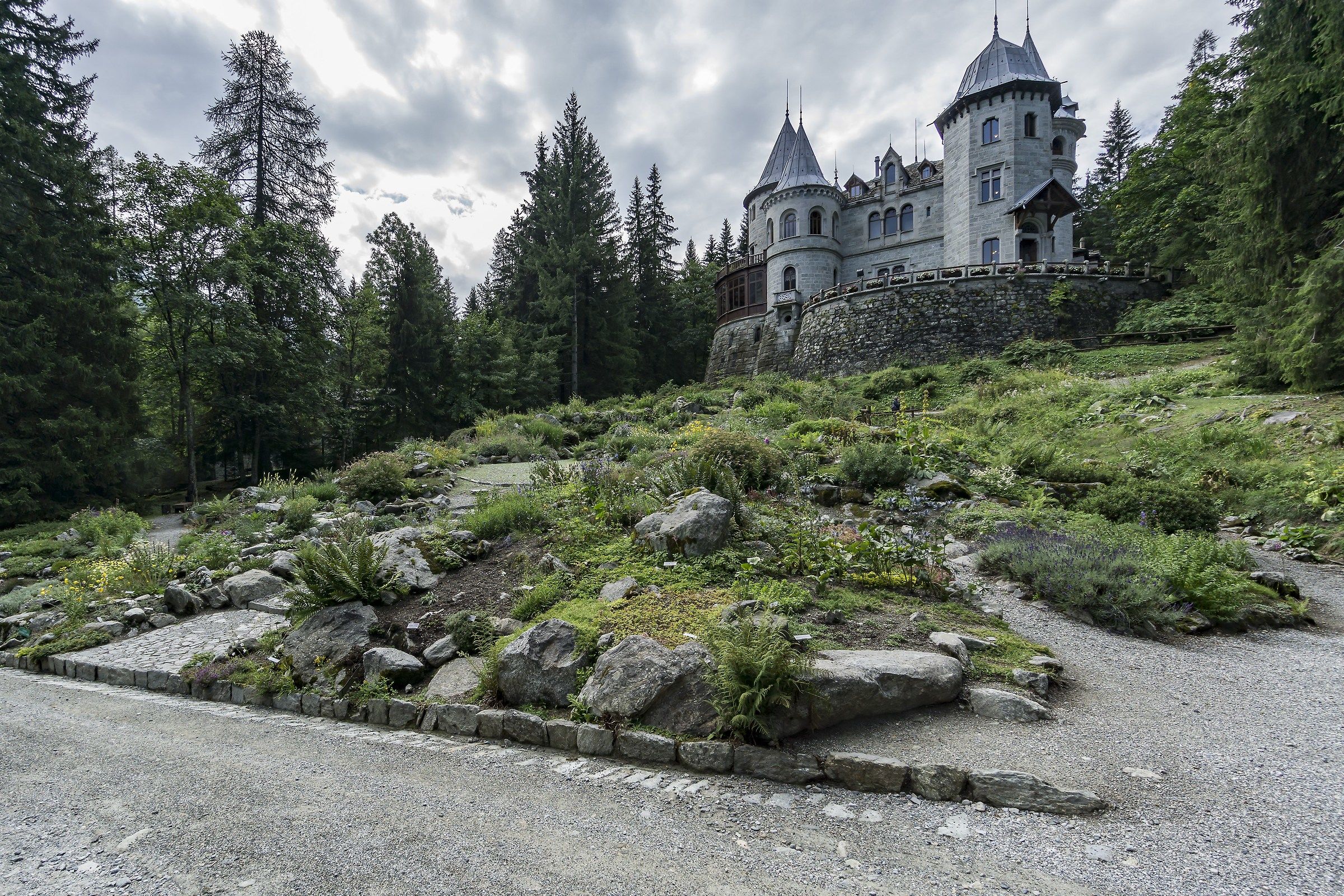 Gressoney - Castello Savoia - Giardino botanico alpino