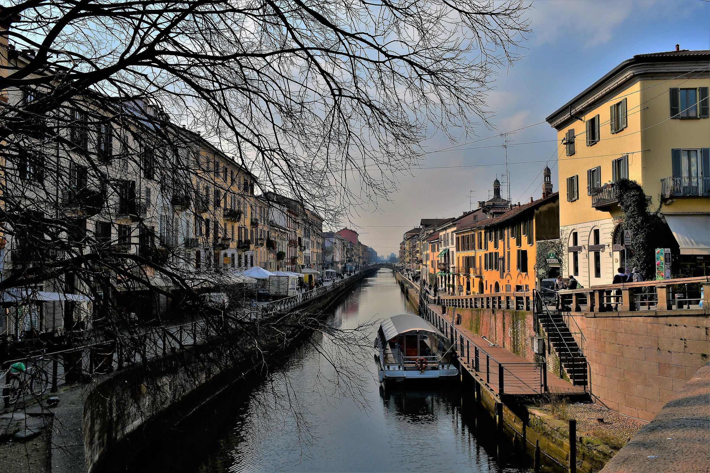 naviglio grande alla darsena milano