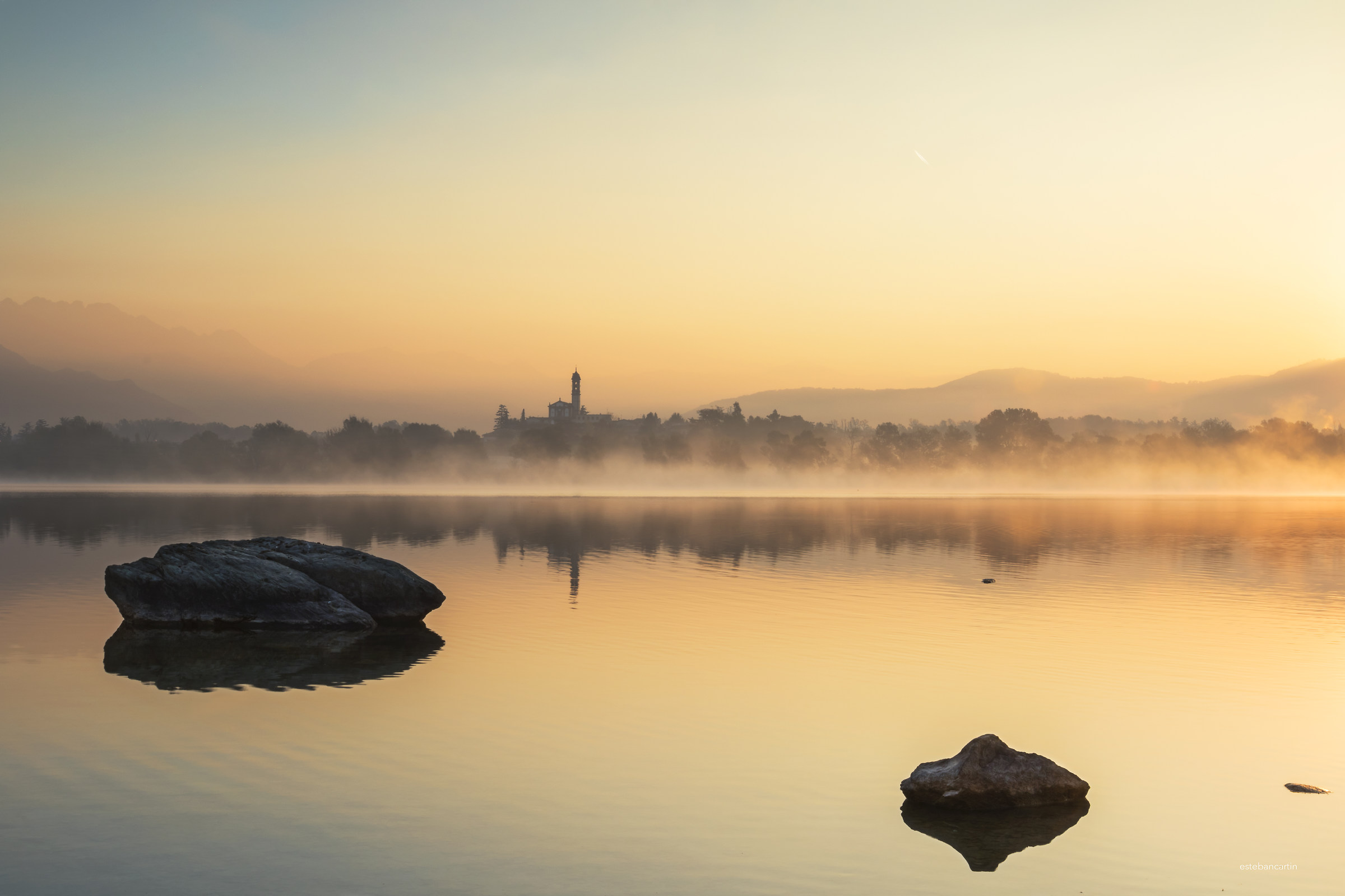 sunrise at Lake Pusiano