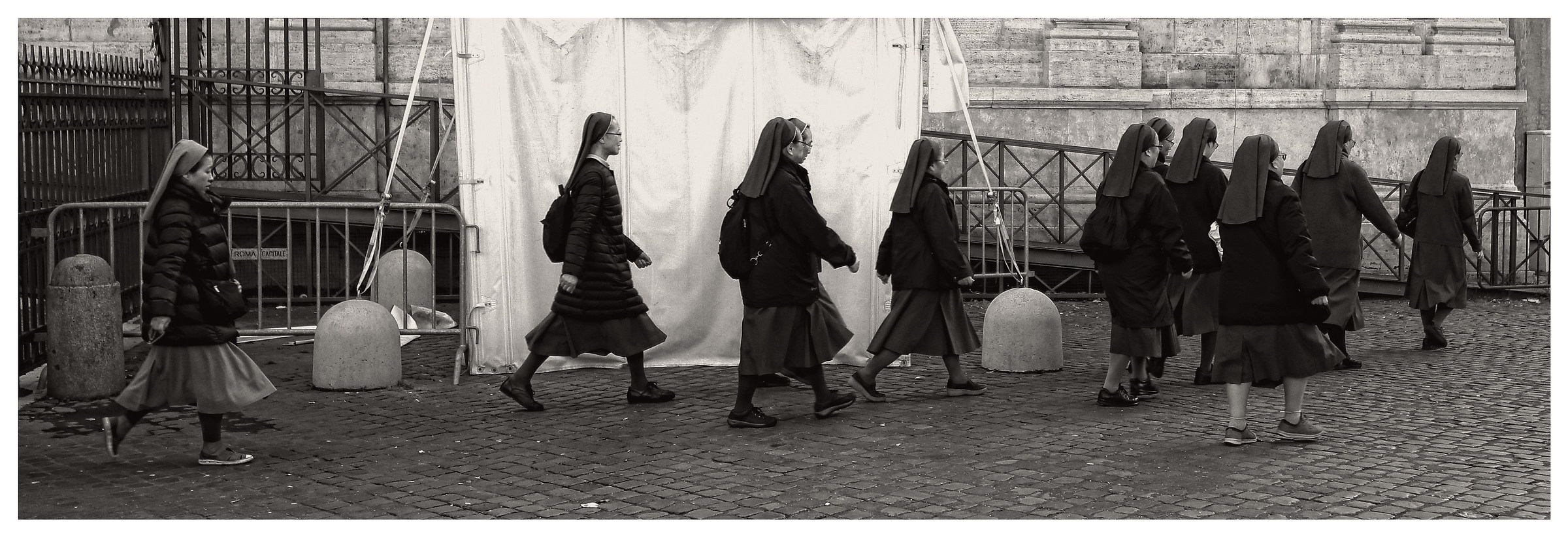 Chi arriva ultima paga da bere!