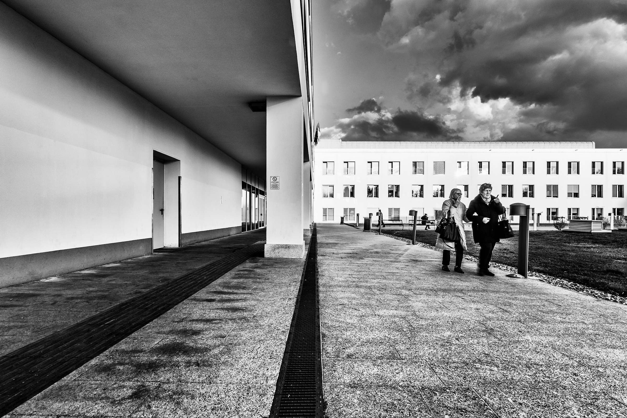 First medical examination, then cigarettes ...