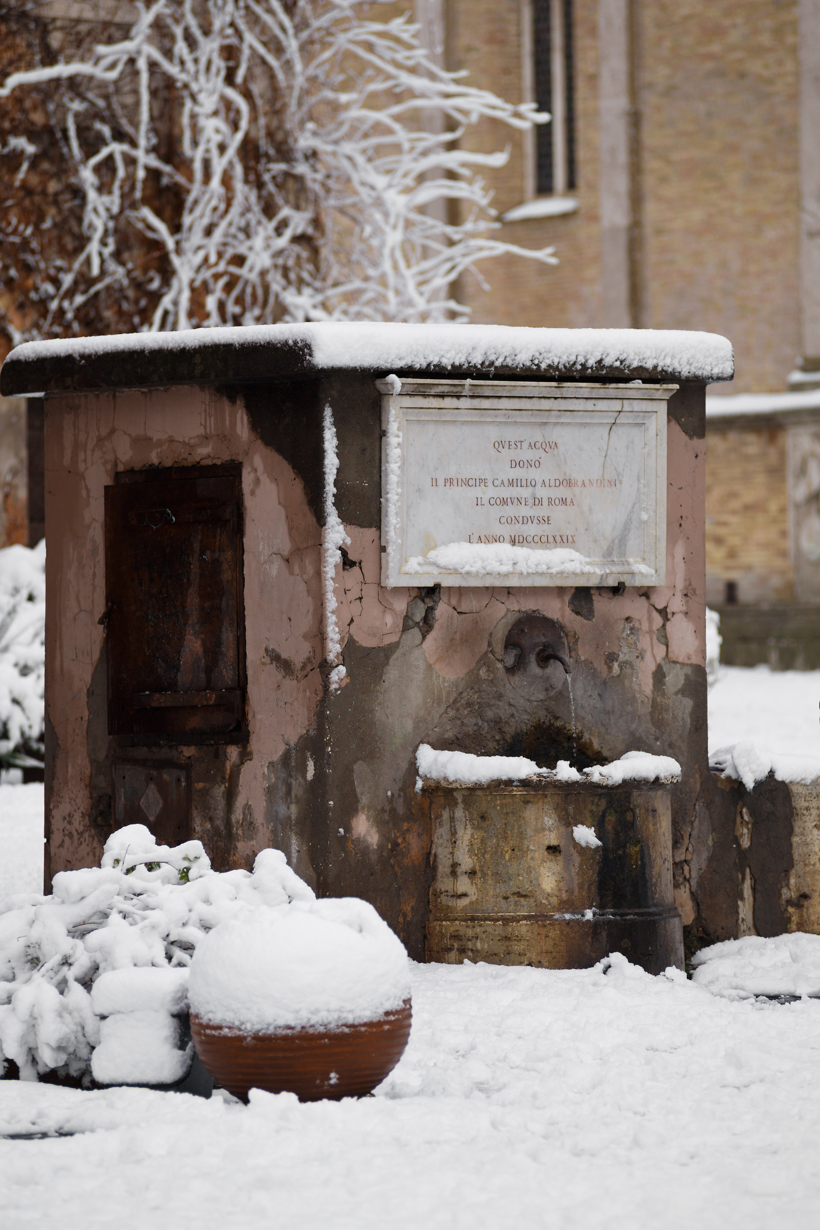 fontana nel borghetto di ostia antica