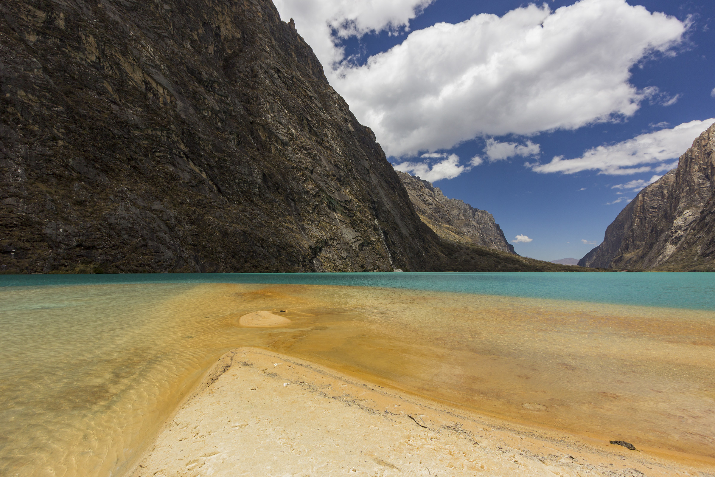Perù:laguna di Llanganuco 3900m slm.Parco Huascar&aac...