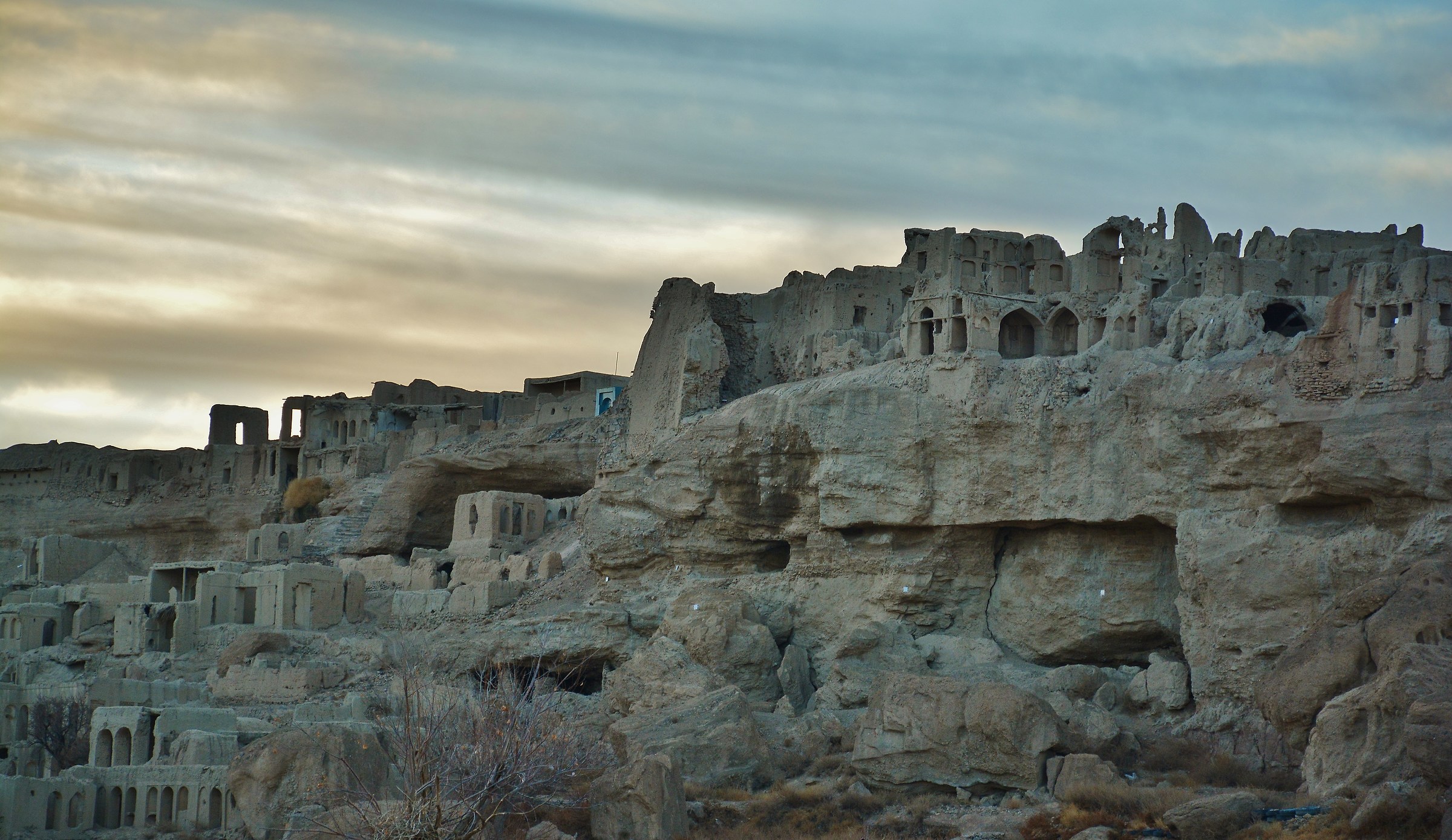 Along the Silk Road. Izadkhast