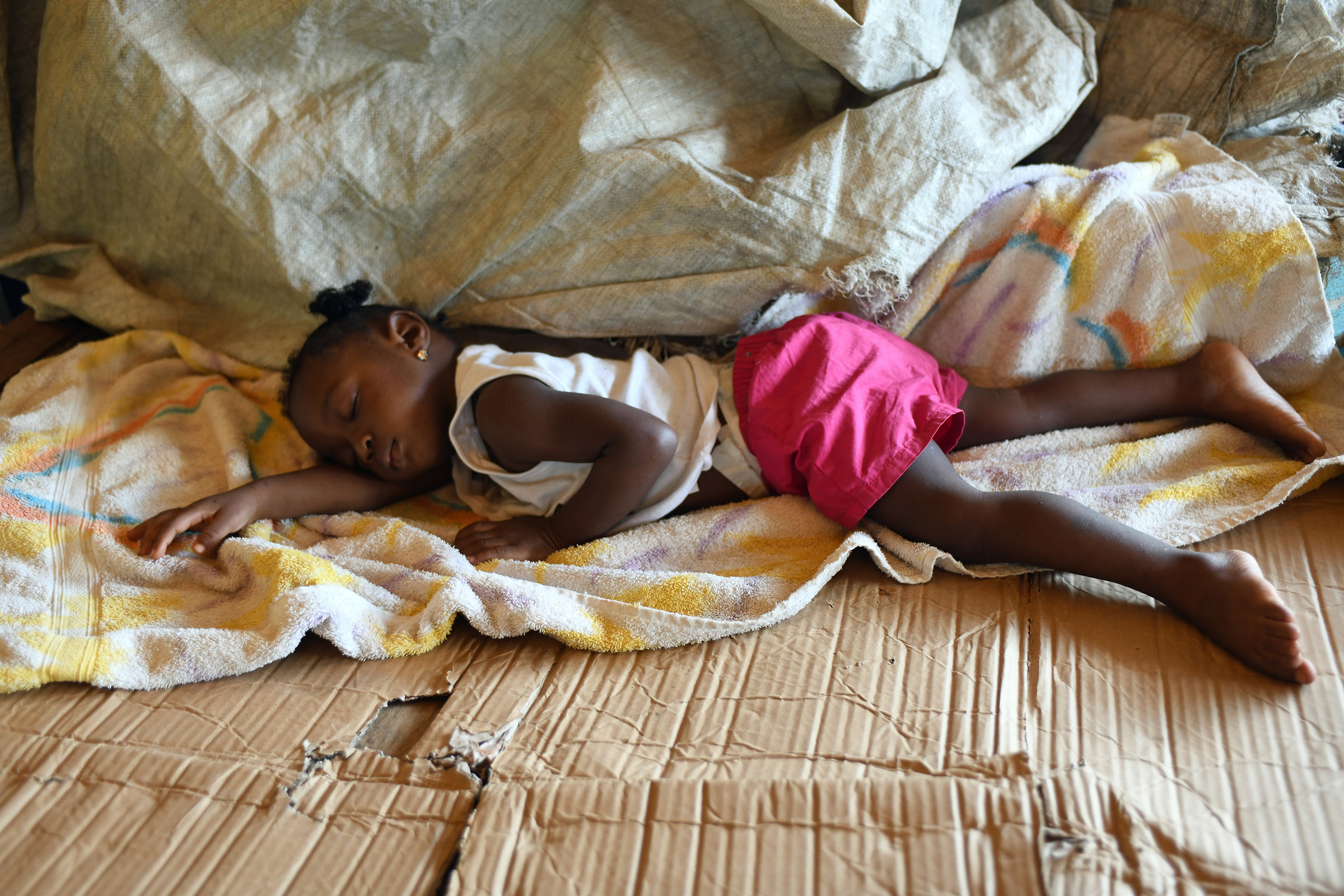 Bambina al mercato di Montego Bay Jamaica