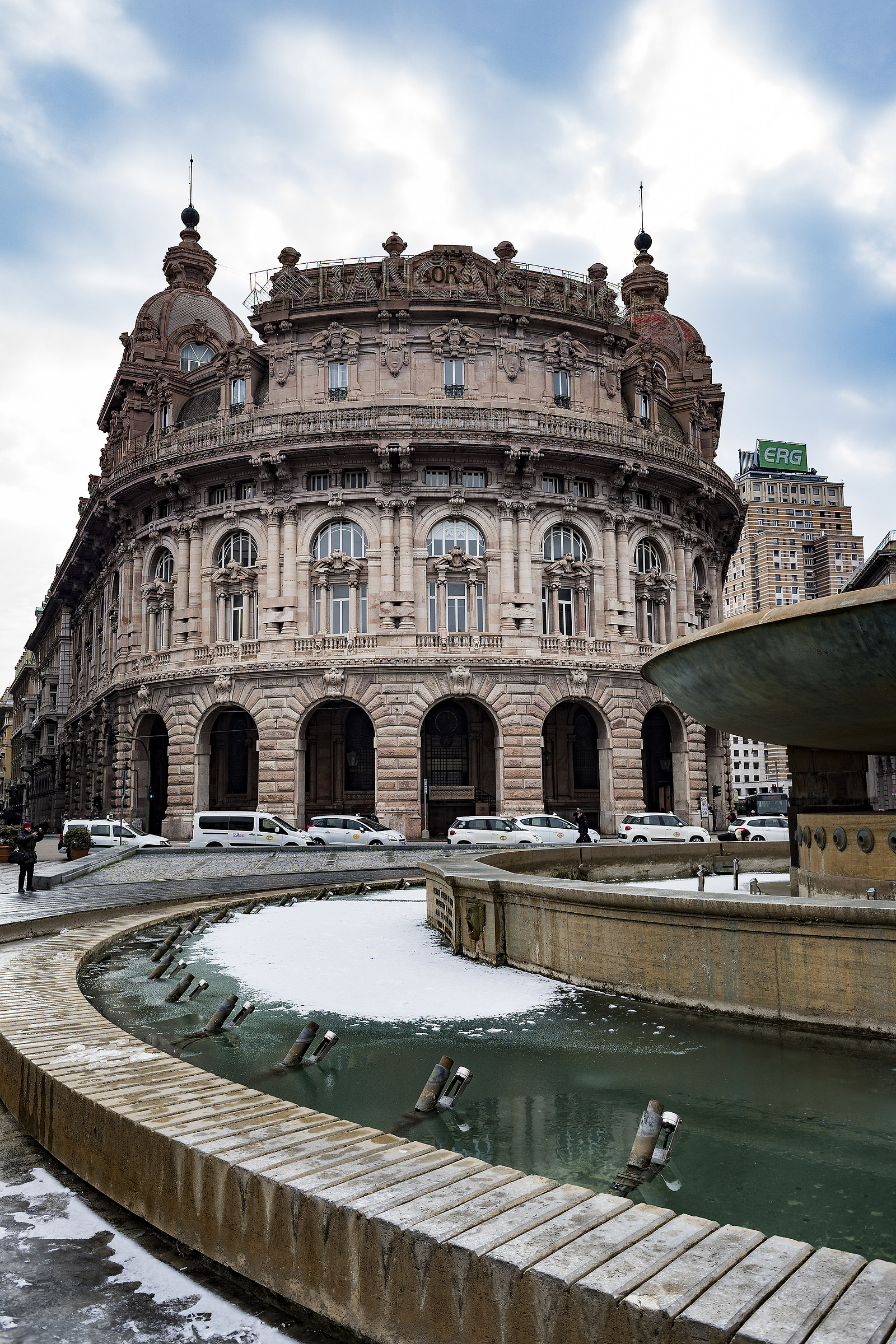 Genova, Piazza De Ferrari...