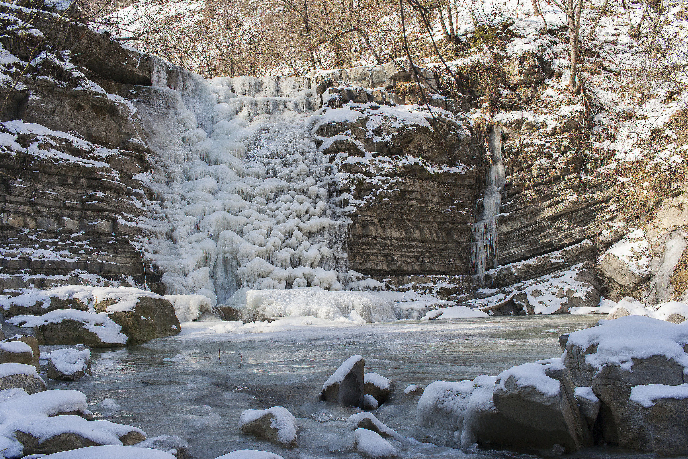 Cascades of the Perino 2