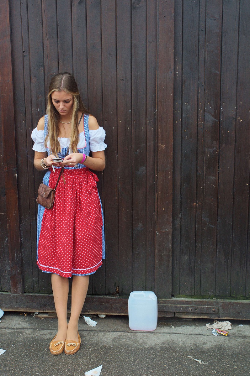 Texting in dirndl