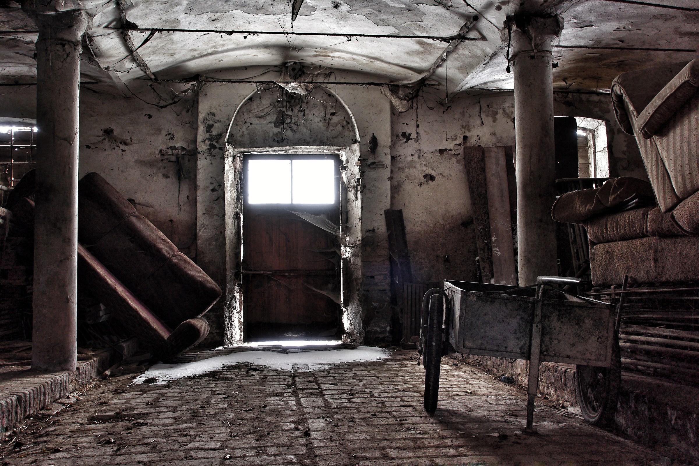 The stable, places scattered.