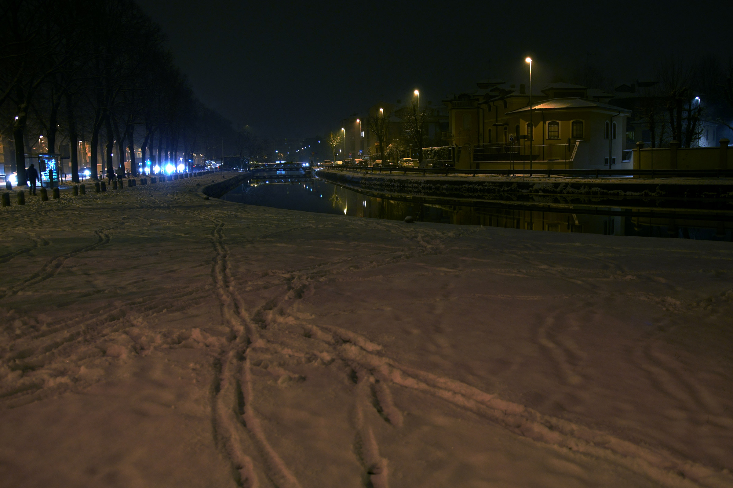 Snow in Pavia, Naviglio Pavese 1