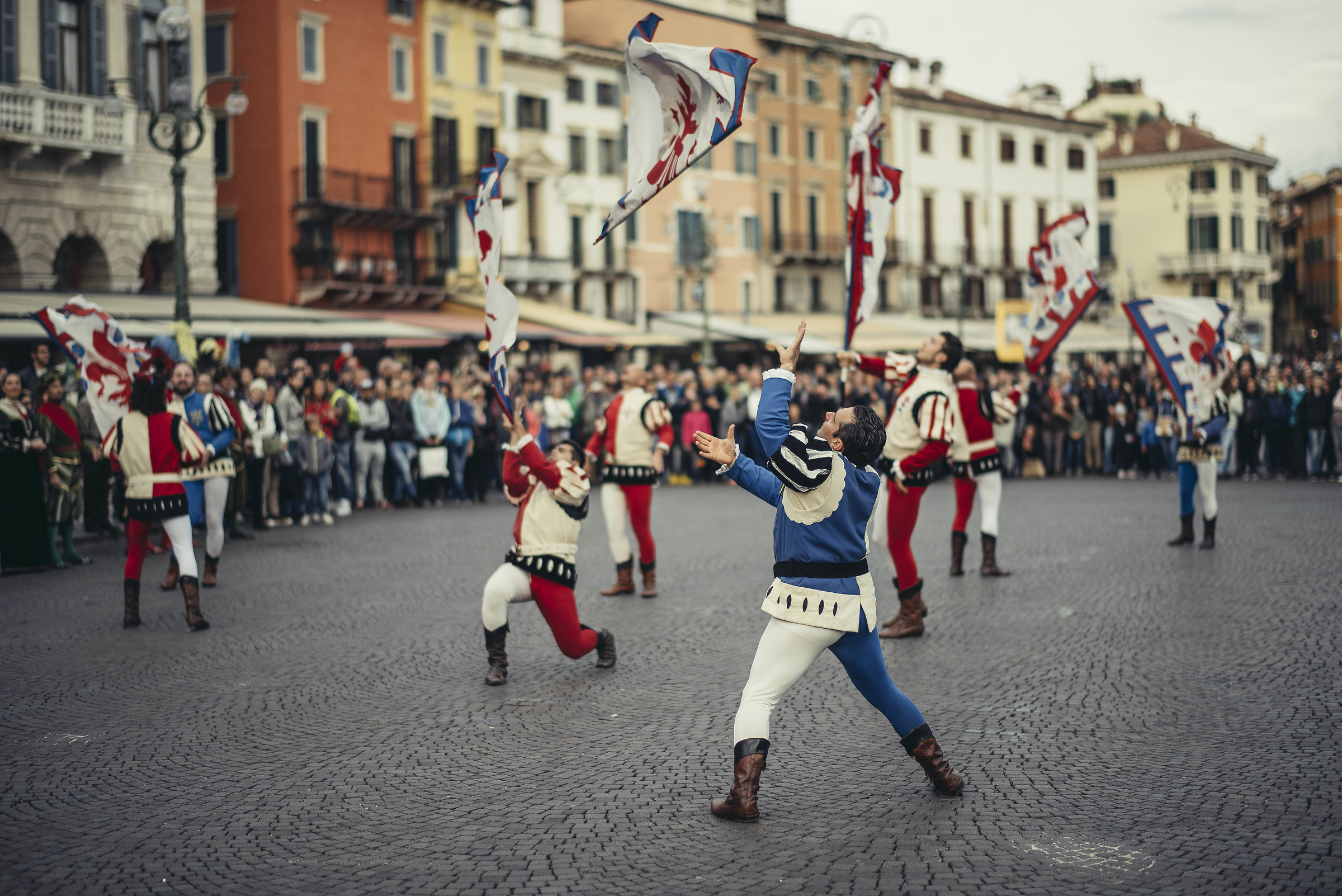 Bandierai degli uffizi in piazza Bra