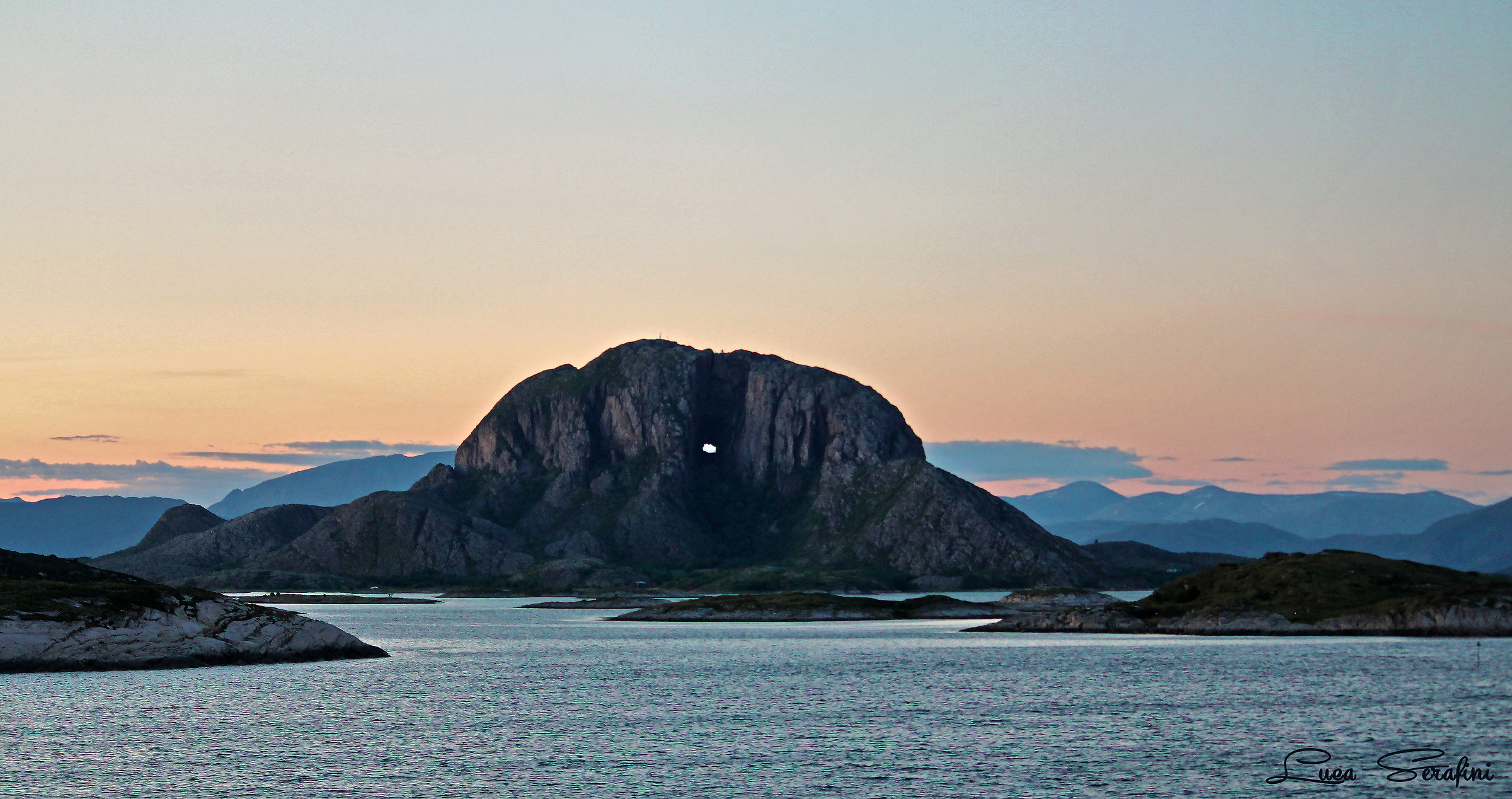 Torghatthen - La montagna con il buco!