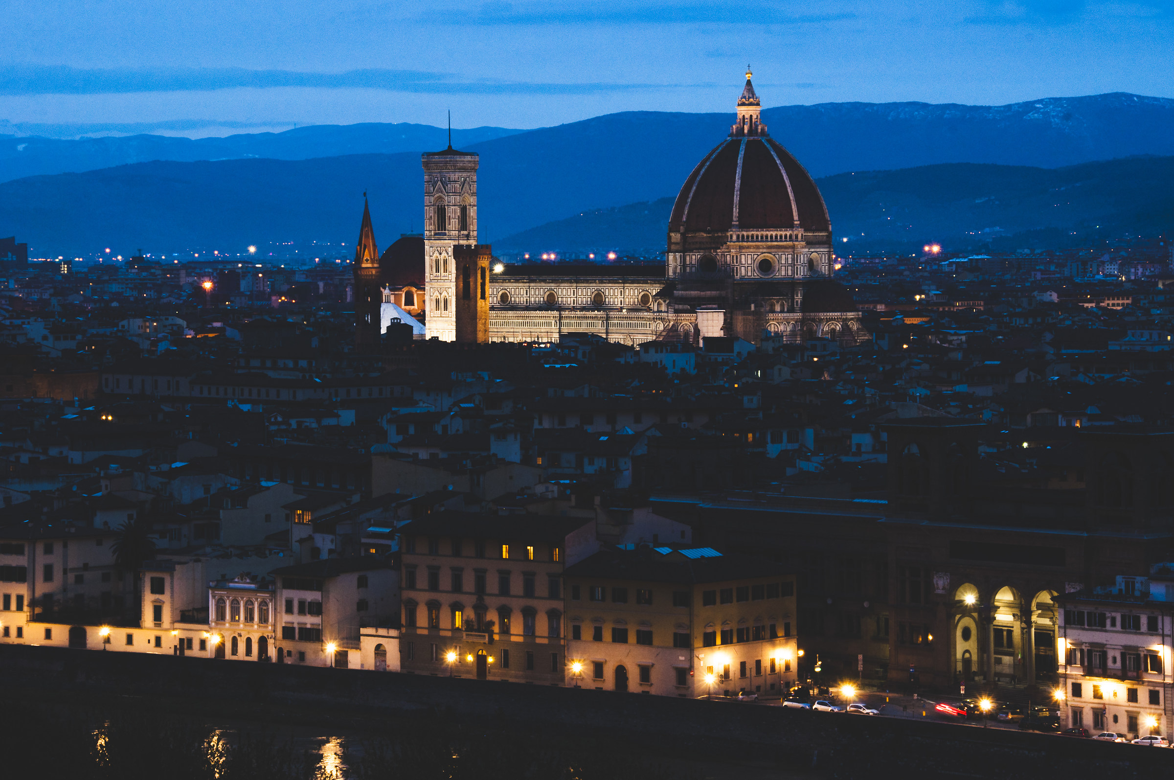 Ora blu su piazzale Michelangelo