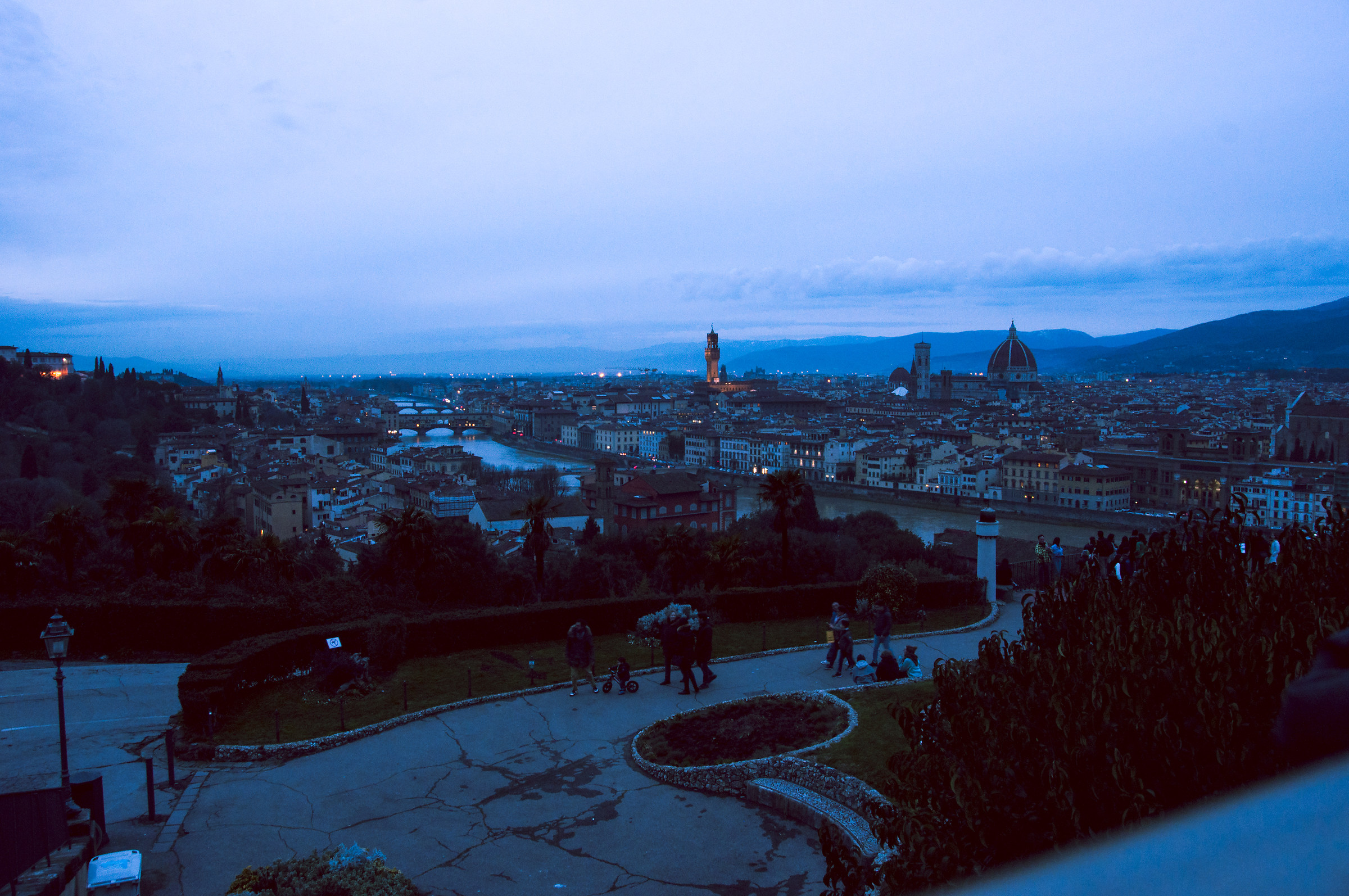 Ora blu su piazzale Michelangelo