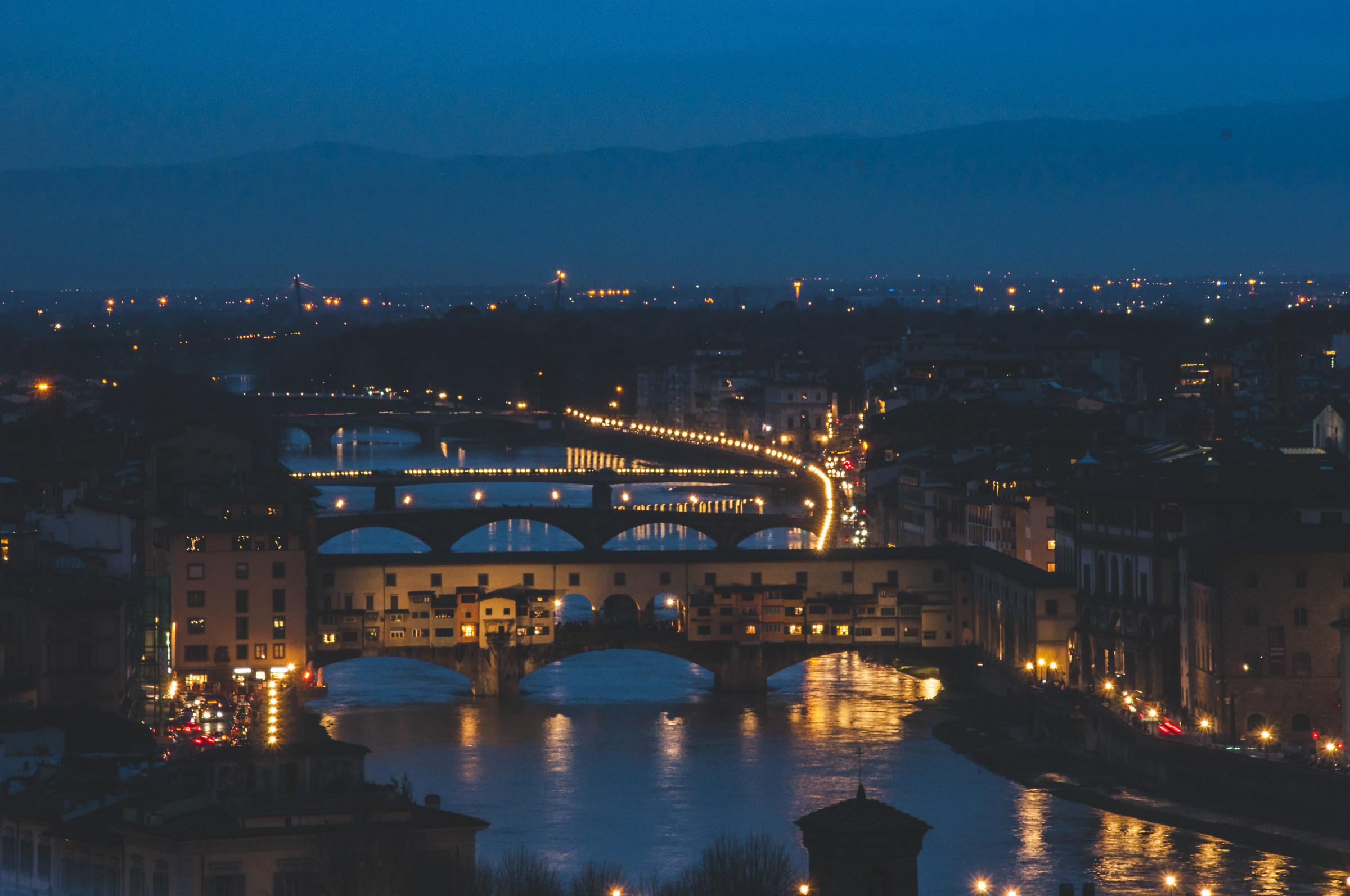 Ora blu su piazzale Michelangelo