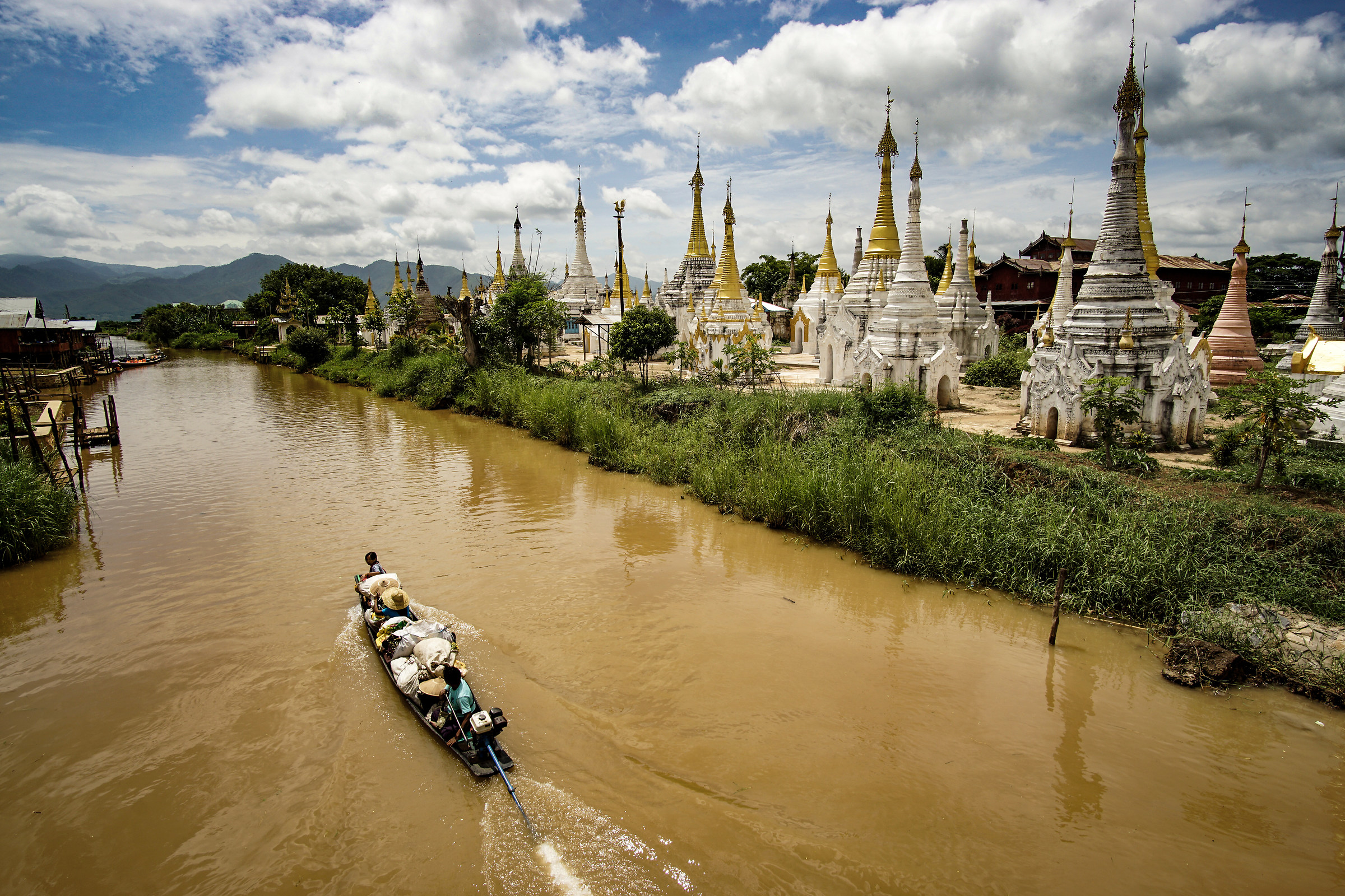 Navigation between the temples
