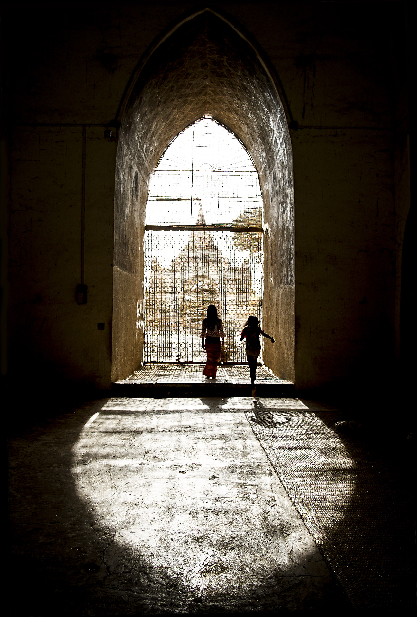 Shadows and lights in Sulamani