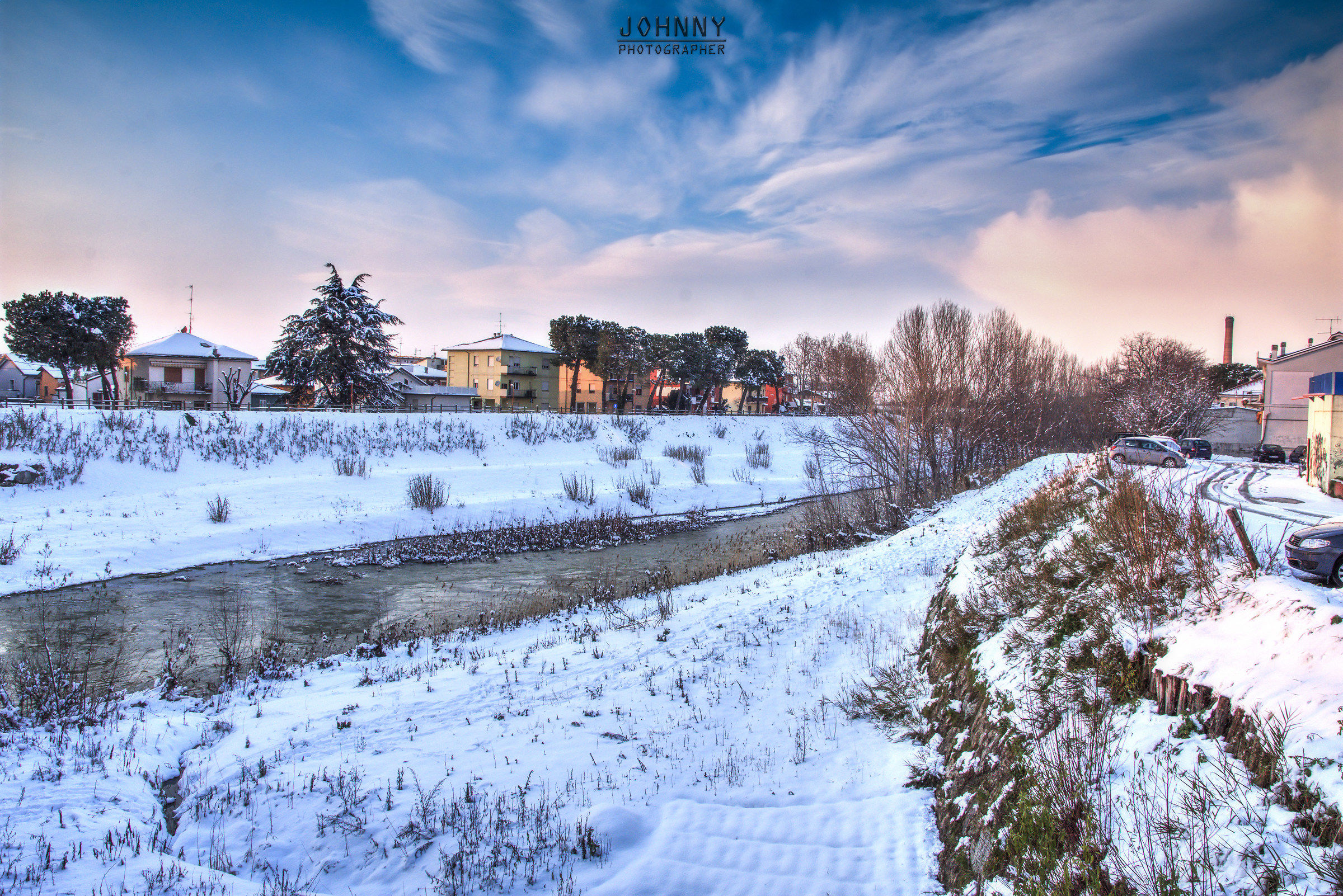 Snow on the bed ... of the river