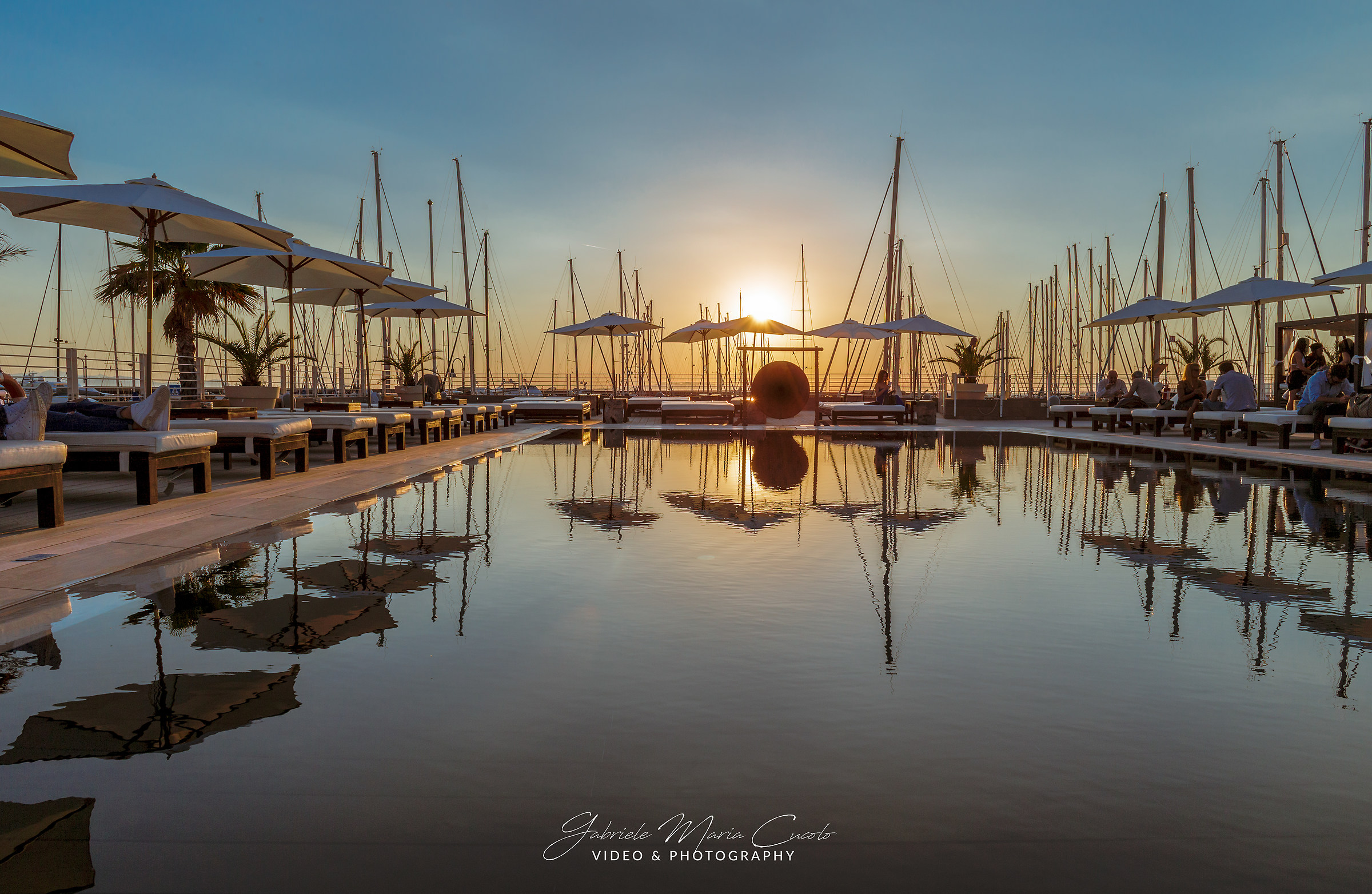 Tramonto in piscina