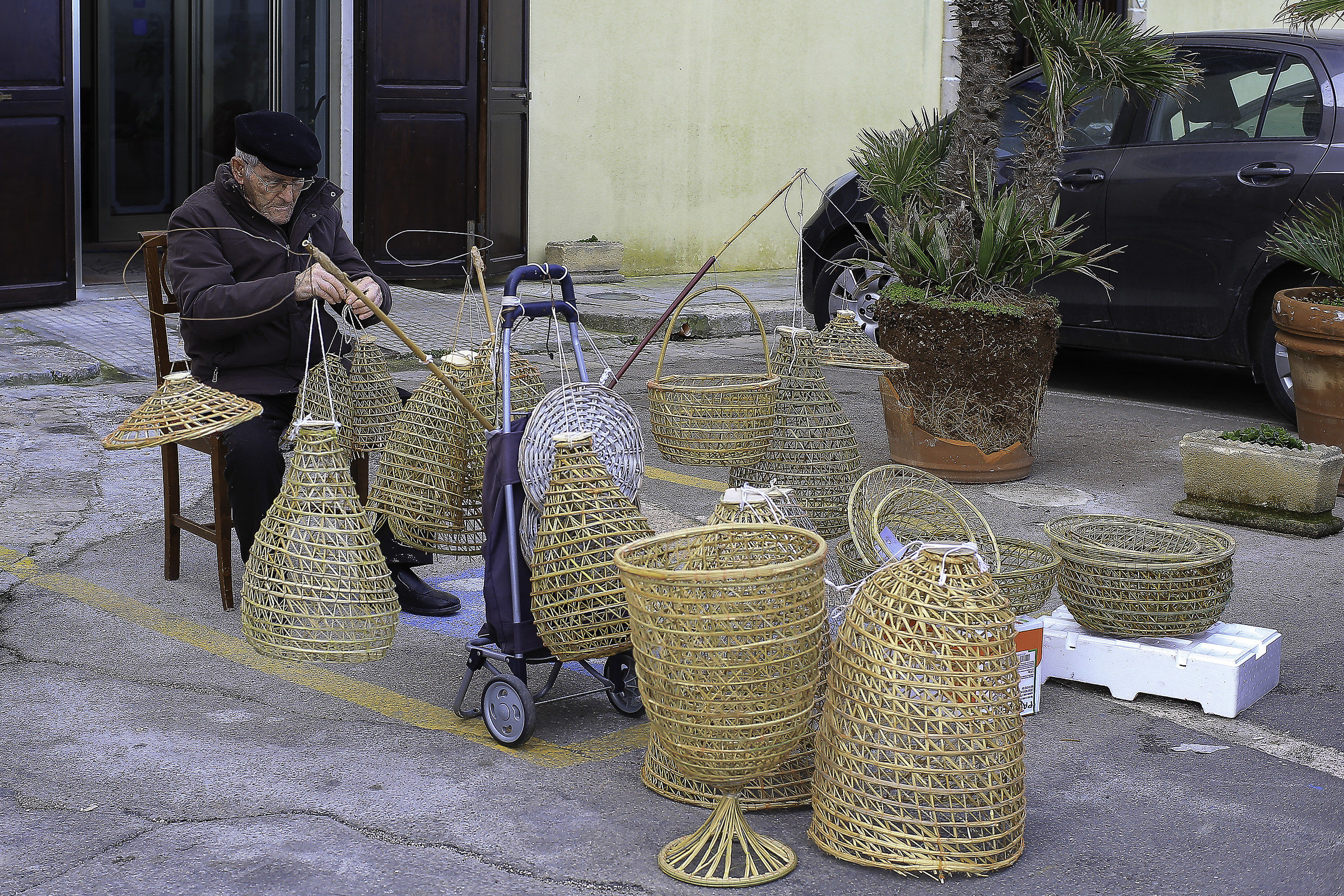 La mattina sul molo di Gallipoli.