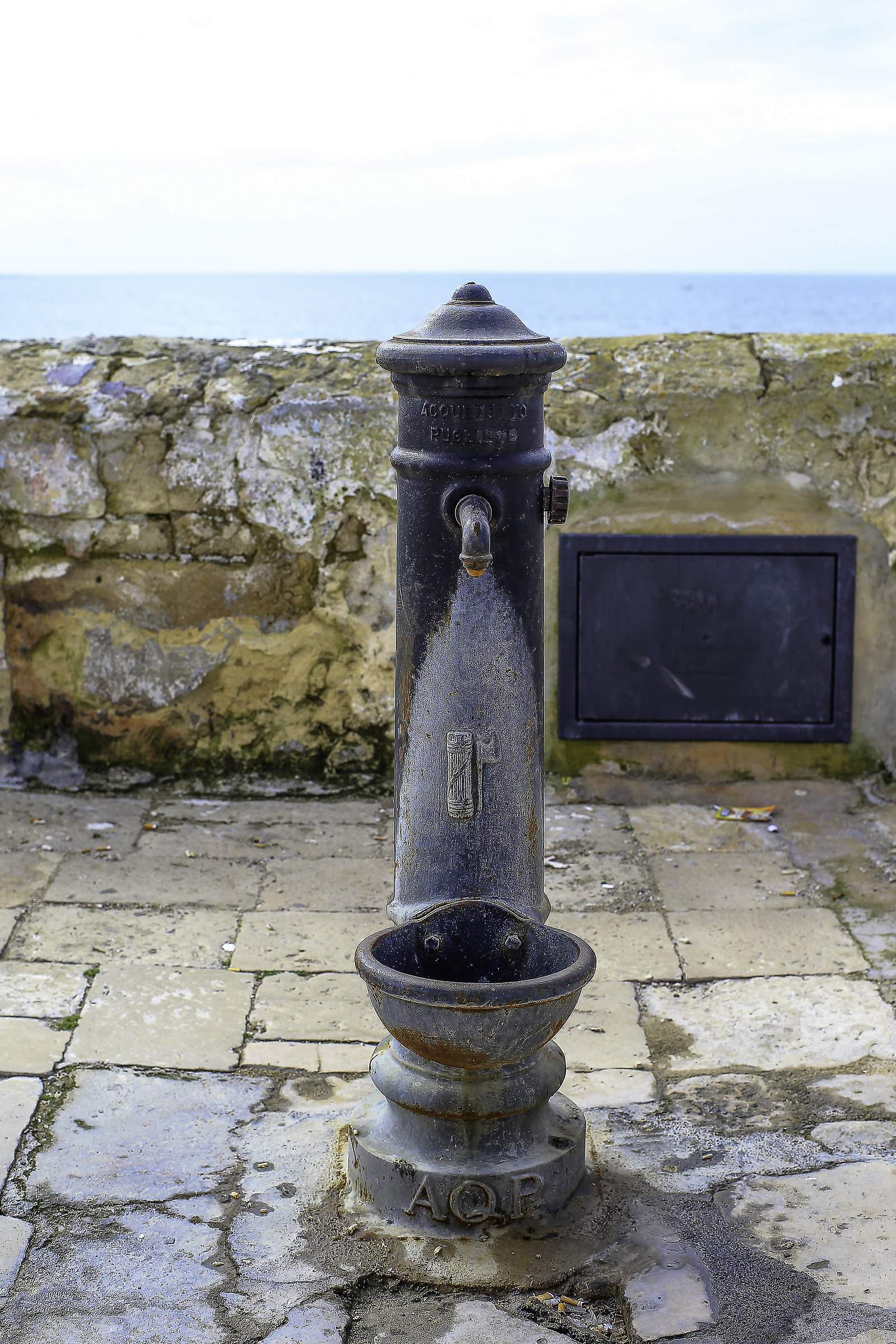 An old fountain with the beam.