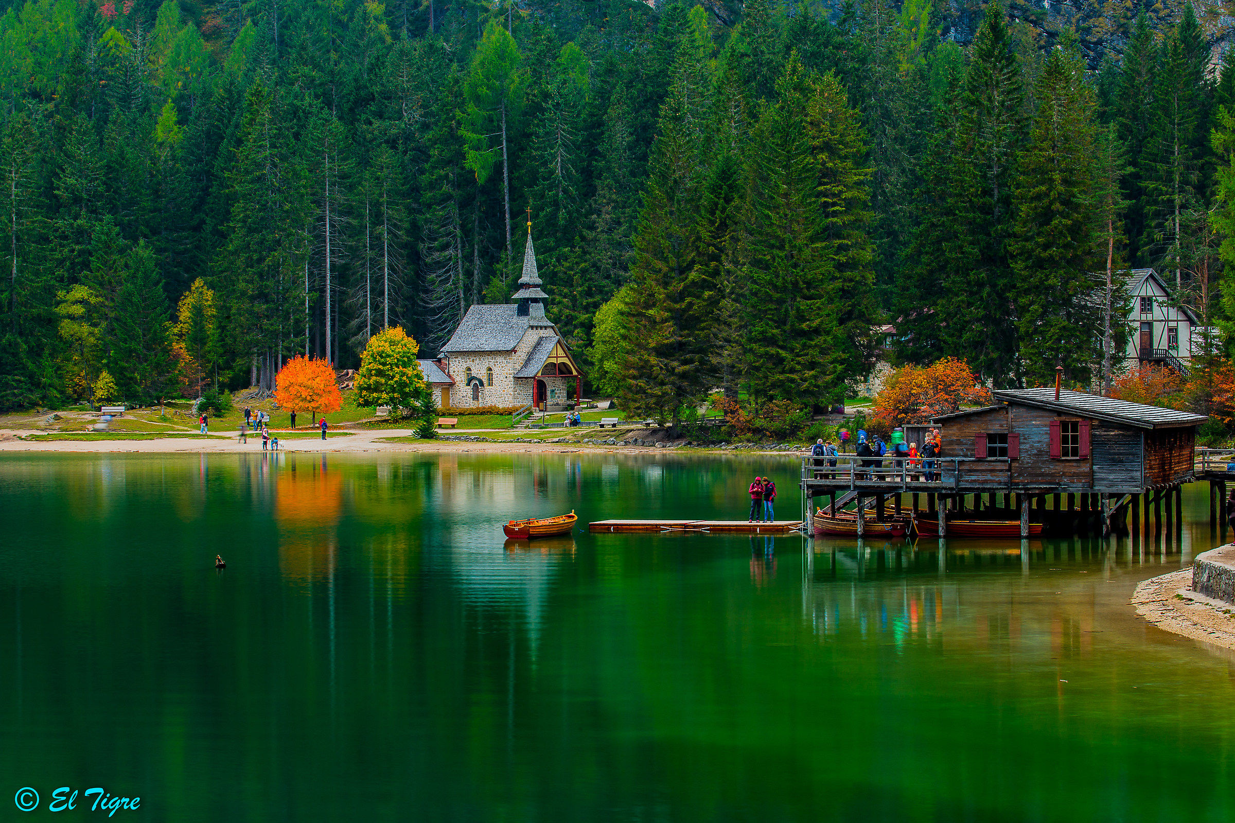 La chiesetta sul lago