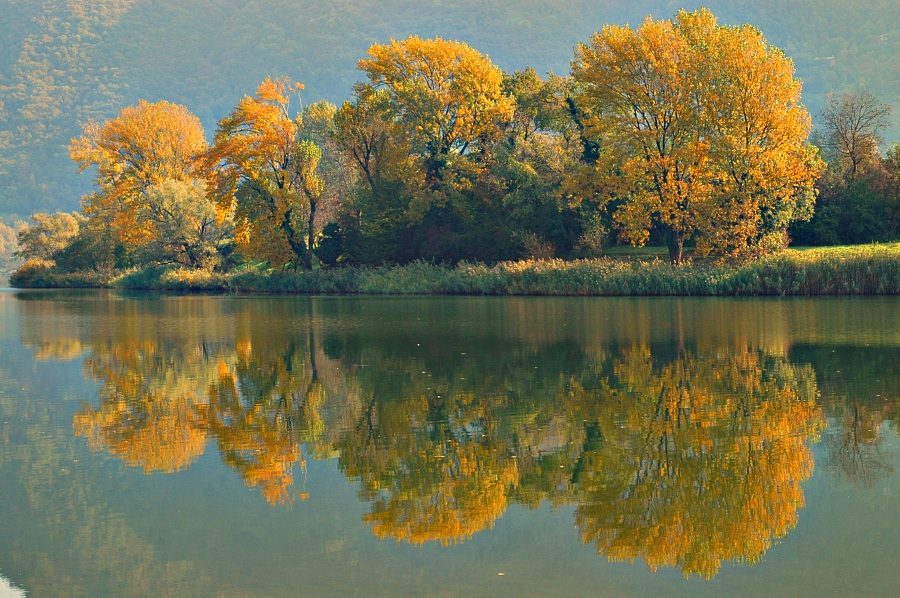 Autumn on the Lake Endine