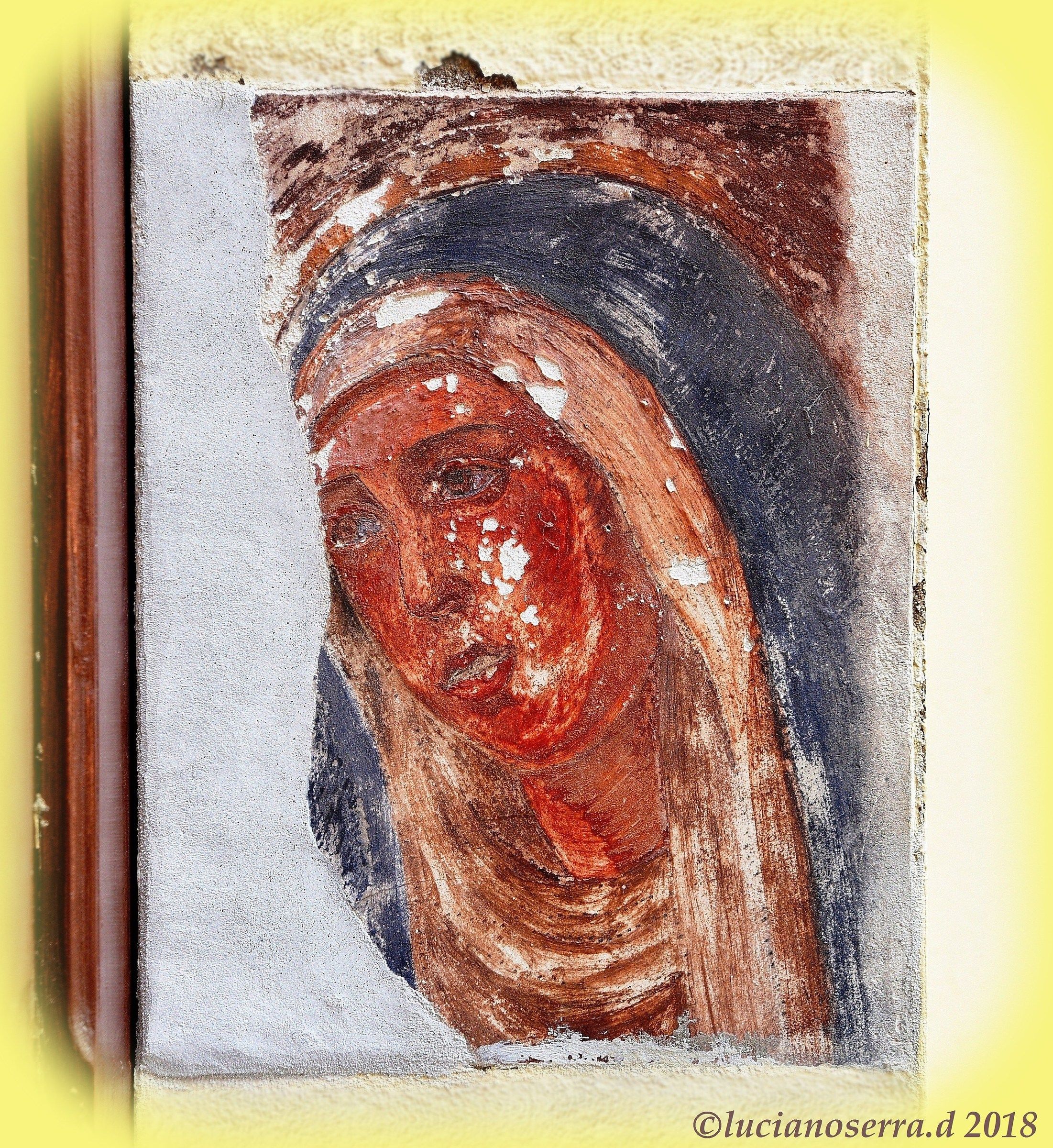 Intonaco restaurato... e piccolo affresco rovinato...