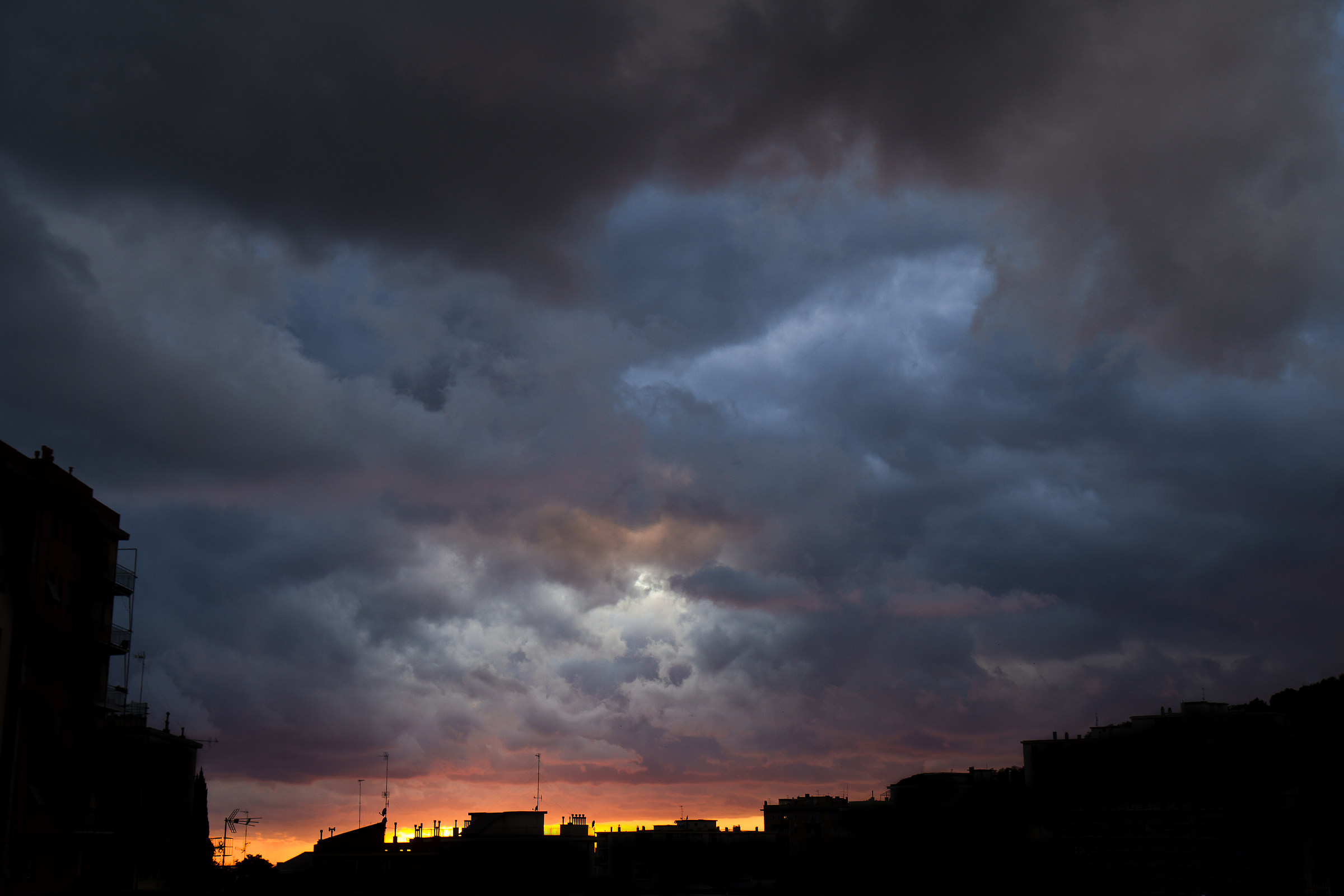 Tramonto dalla finestra